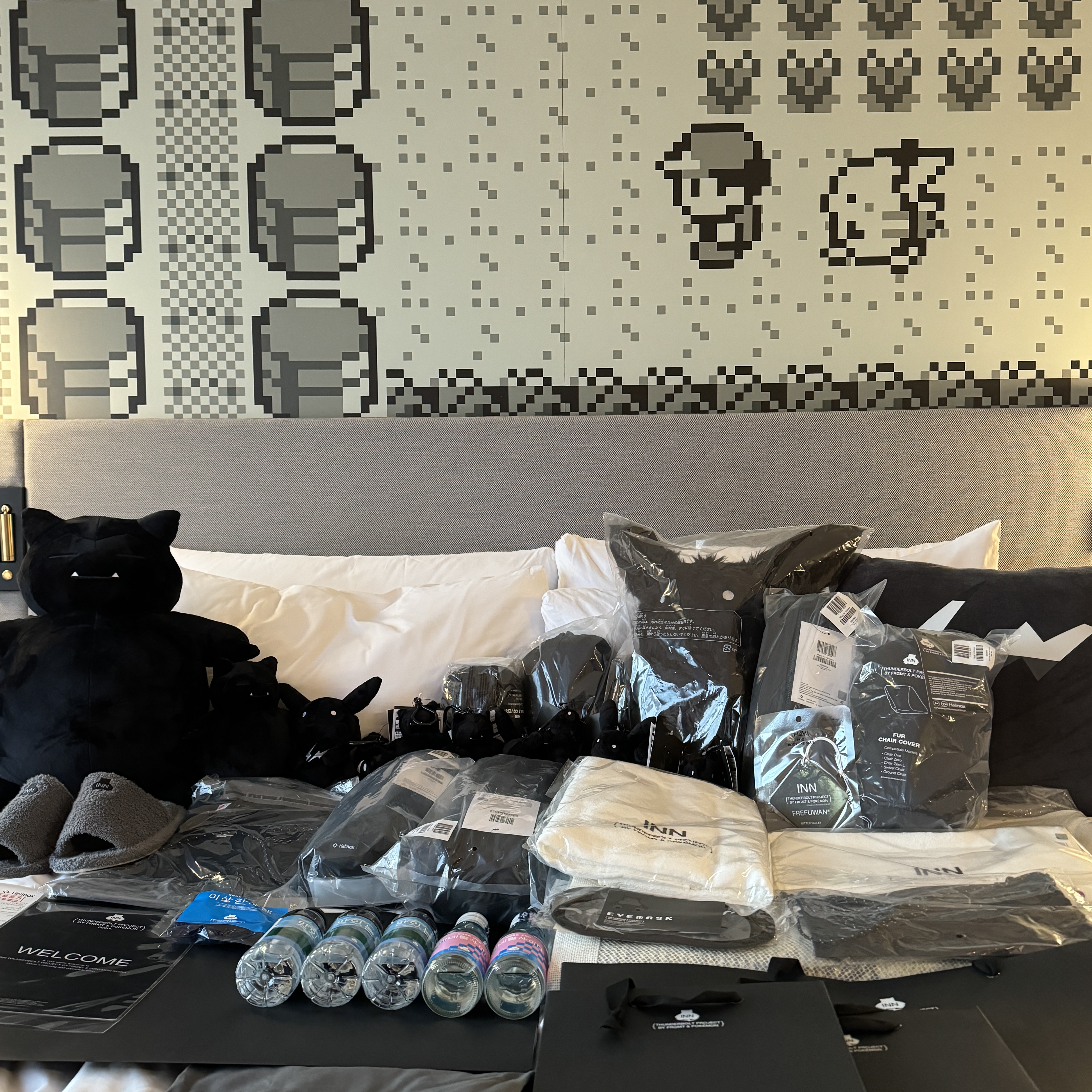 Fragment x Pokemon INN Thunderbolt Project TBP Plush Kabigon M Black, Fragment x Pokemon INN Thunderbolt Project TBP Plush Pikachu M Black 착용 스타일