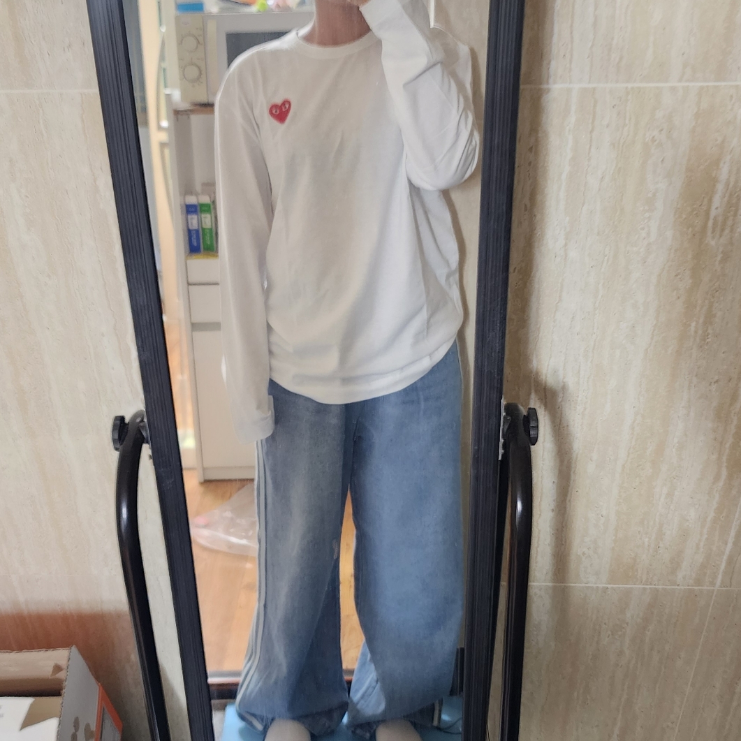 Play Comme des Garcons LS T-Shirt White 착용 스타일