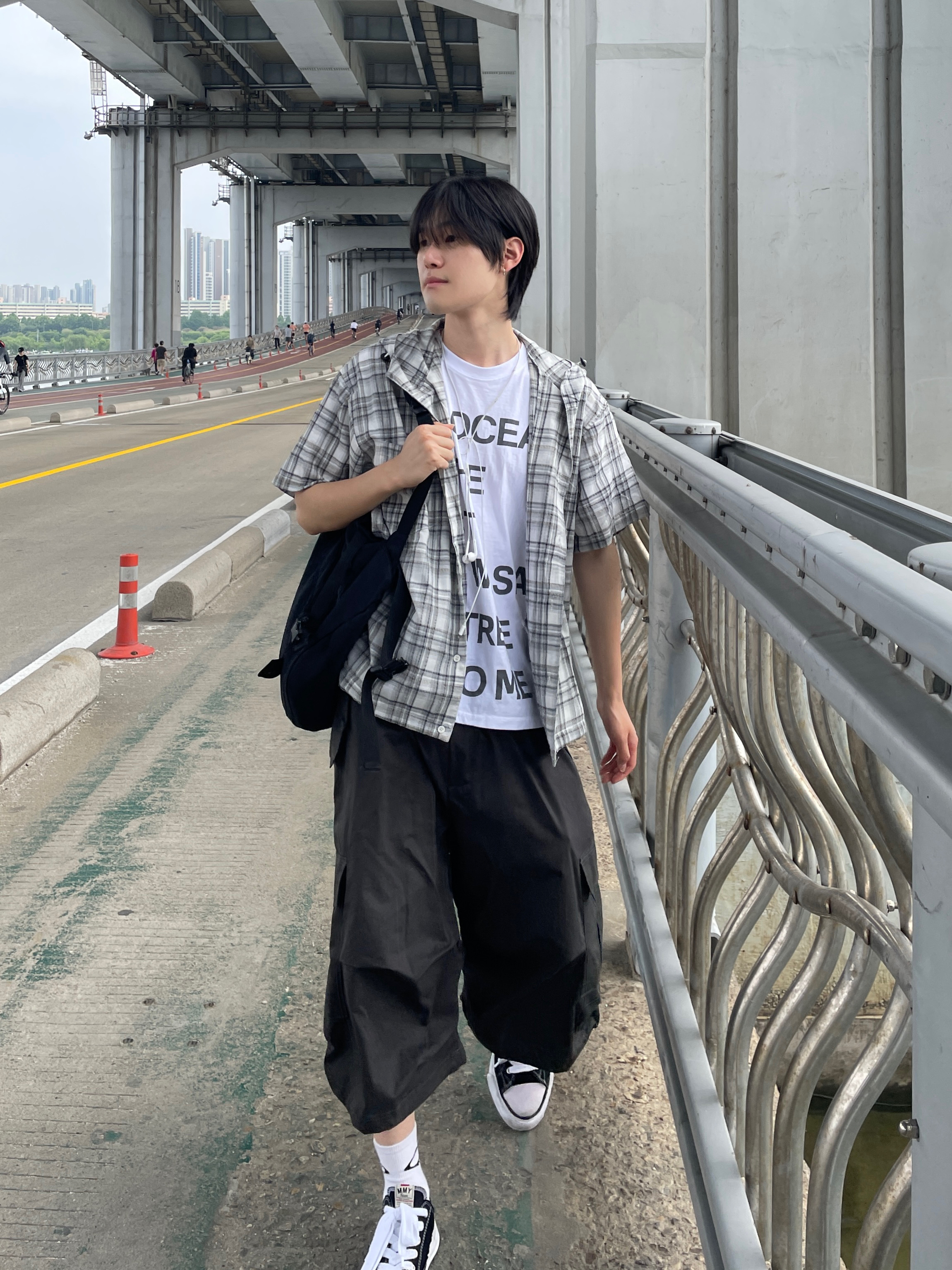Maison Mihara Yasuhiro Peterson OG Sole Canvas Low Sneakers Black 착용 스타일 - 5