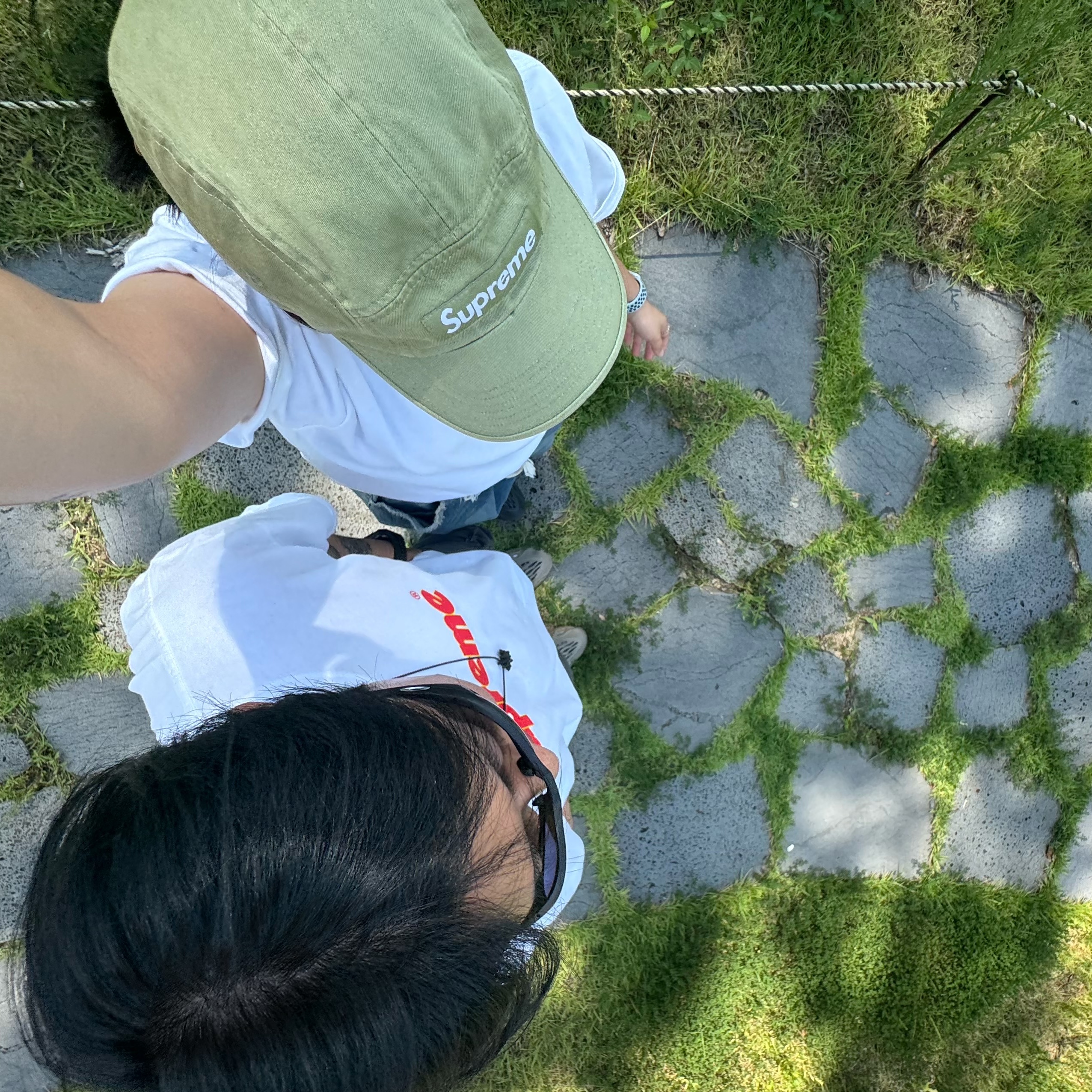 Supreme Washed Chino Twill Camp Cap Olive - 23SS, Supreme Tamagotchi T-Shirt White - 23SS 착용 스타일