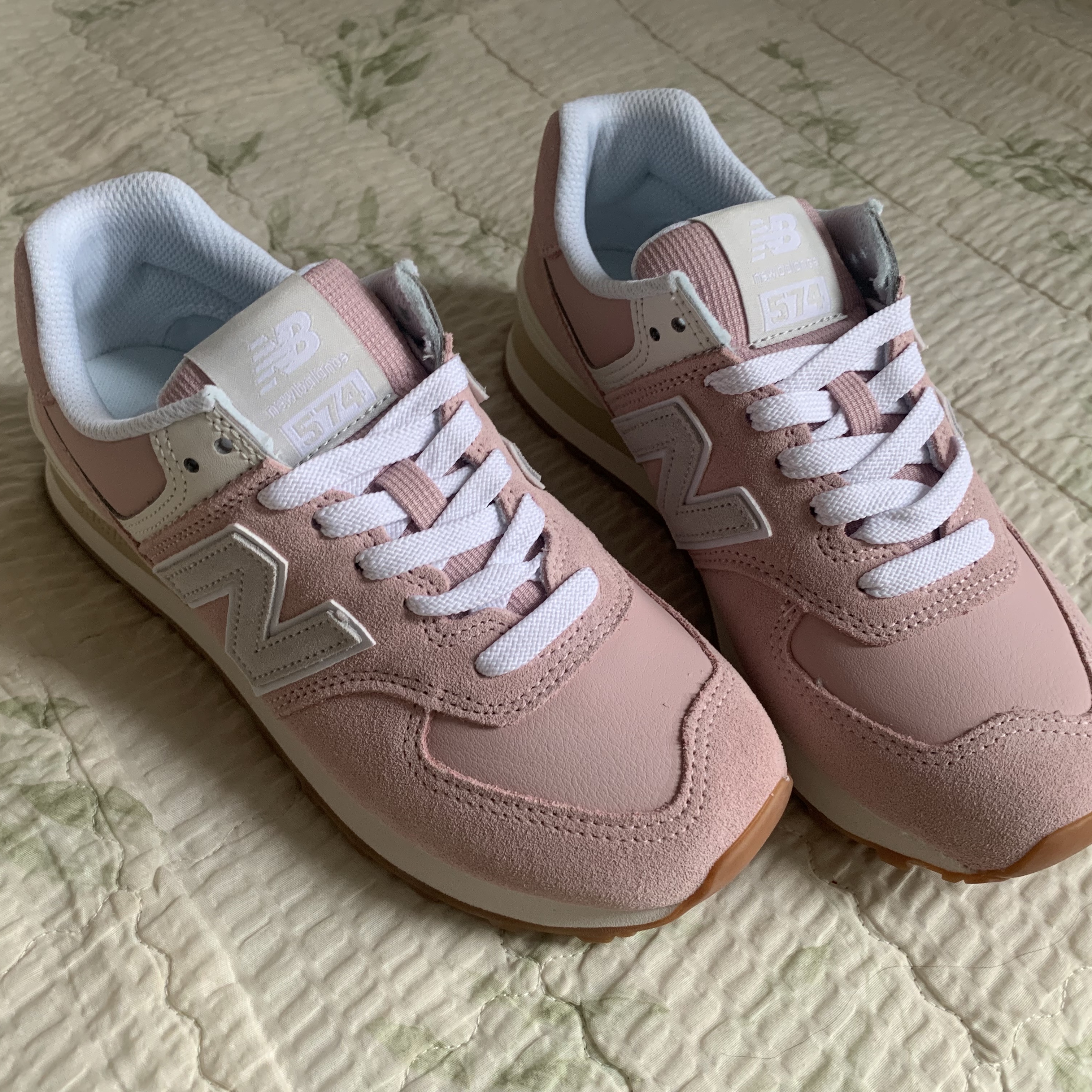 (W) New Balance 574 Light Pink Angora 착용 스타일
