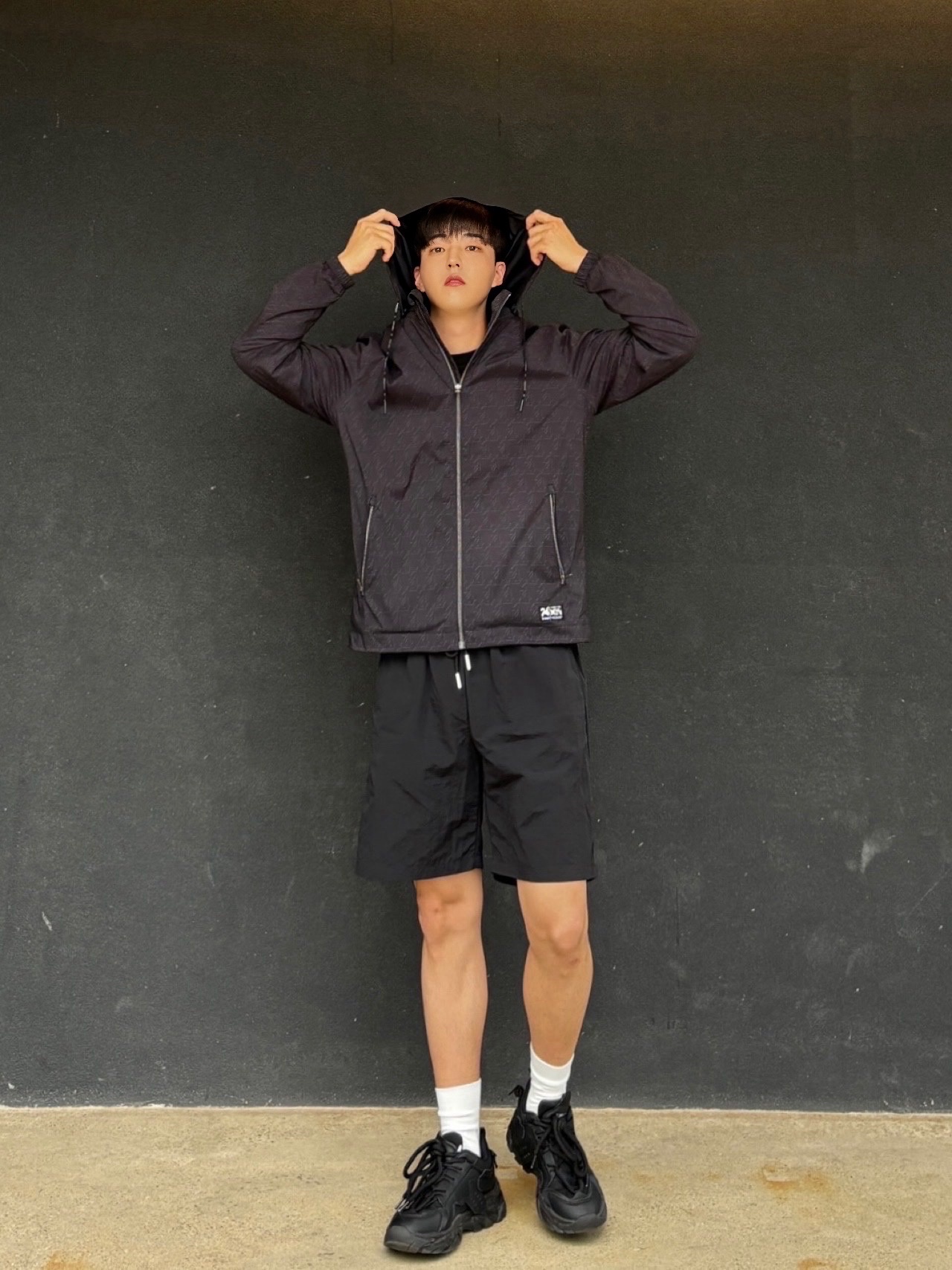 Nike Air Force 1 '07 Low Triple Black 착용 스타일 - 1