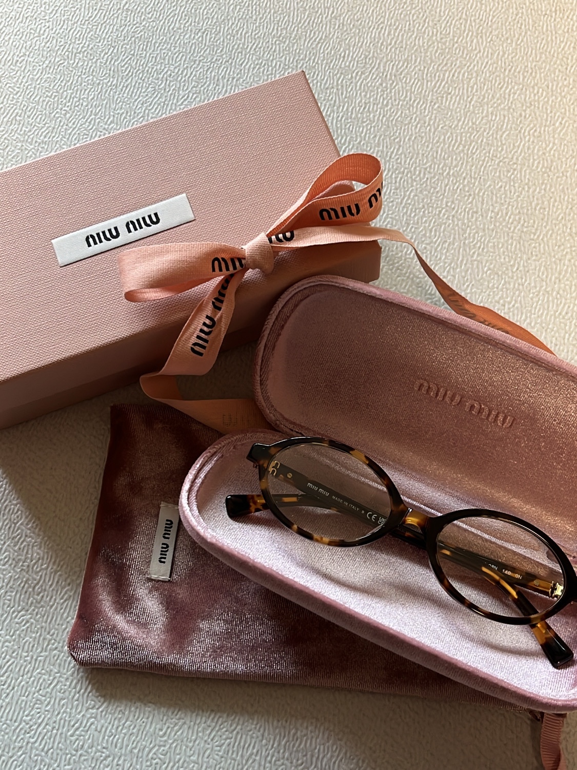 (W) Miu Miu Regard sunglasses Blue Lenses Honey Tortoiseshell Acetate Alternative fit 착용 스타일 - 2