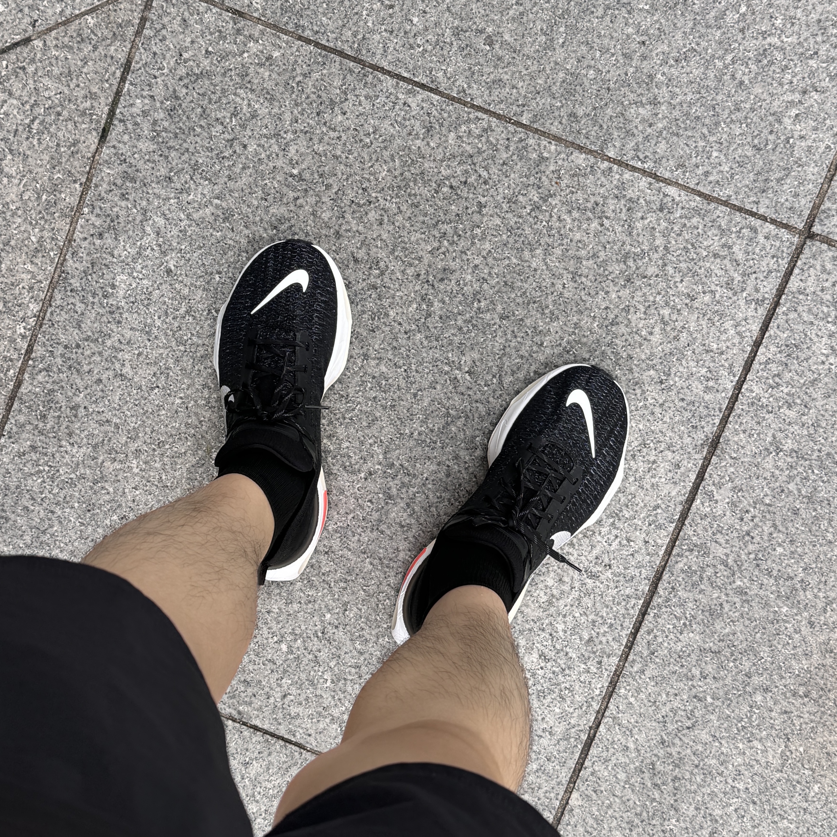 Nike ZoomX Invincible Run Flyknit 3 Black White 착용 스타일