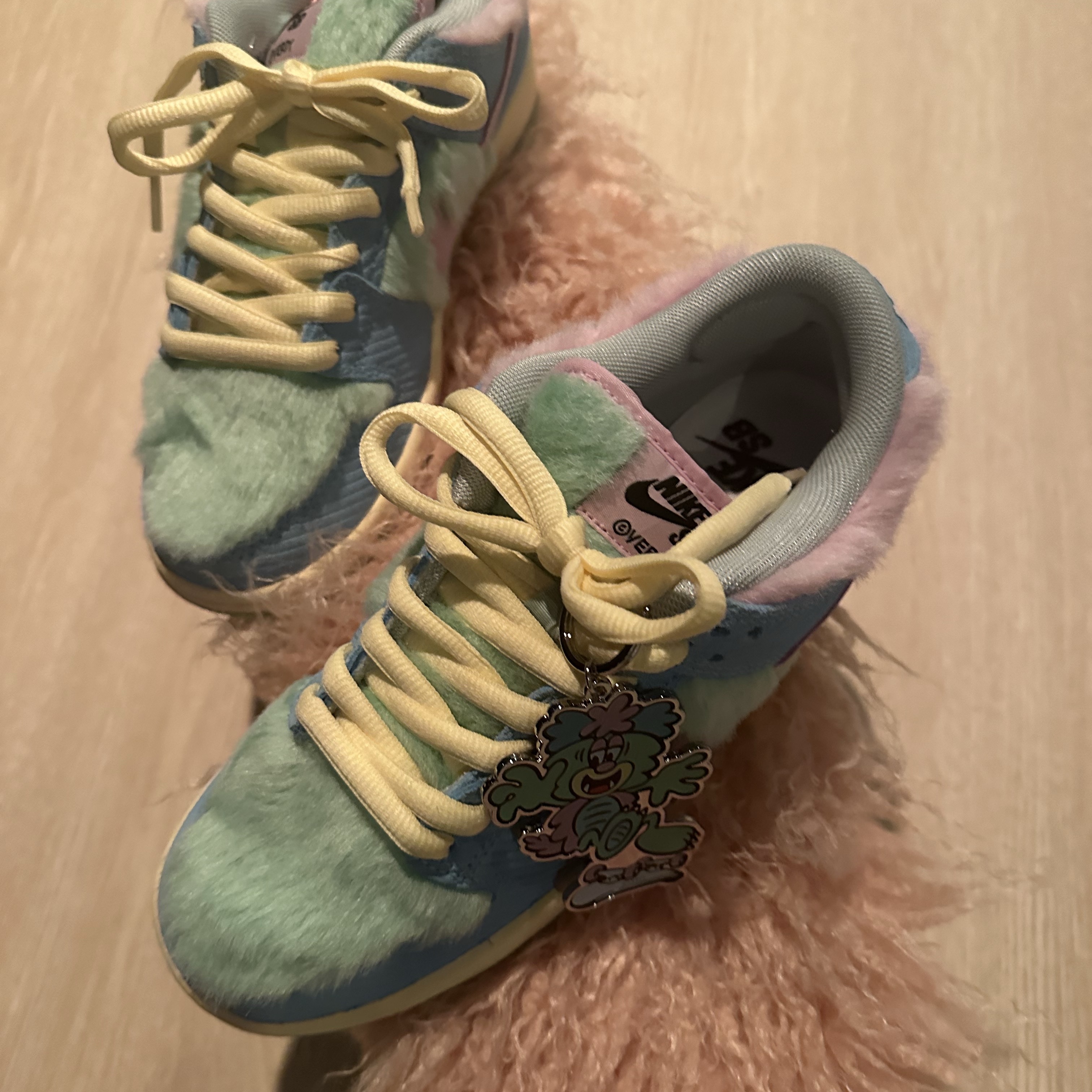 Nike x Verdy SB Dunk Low Pro Blue Gaze and Enamel Green 착용 스타일 - 1