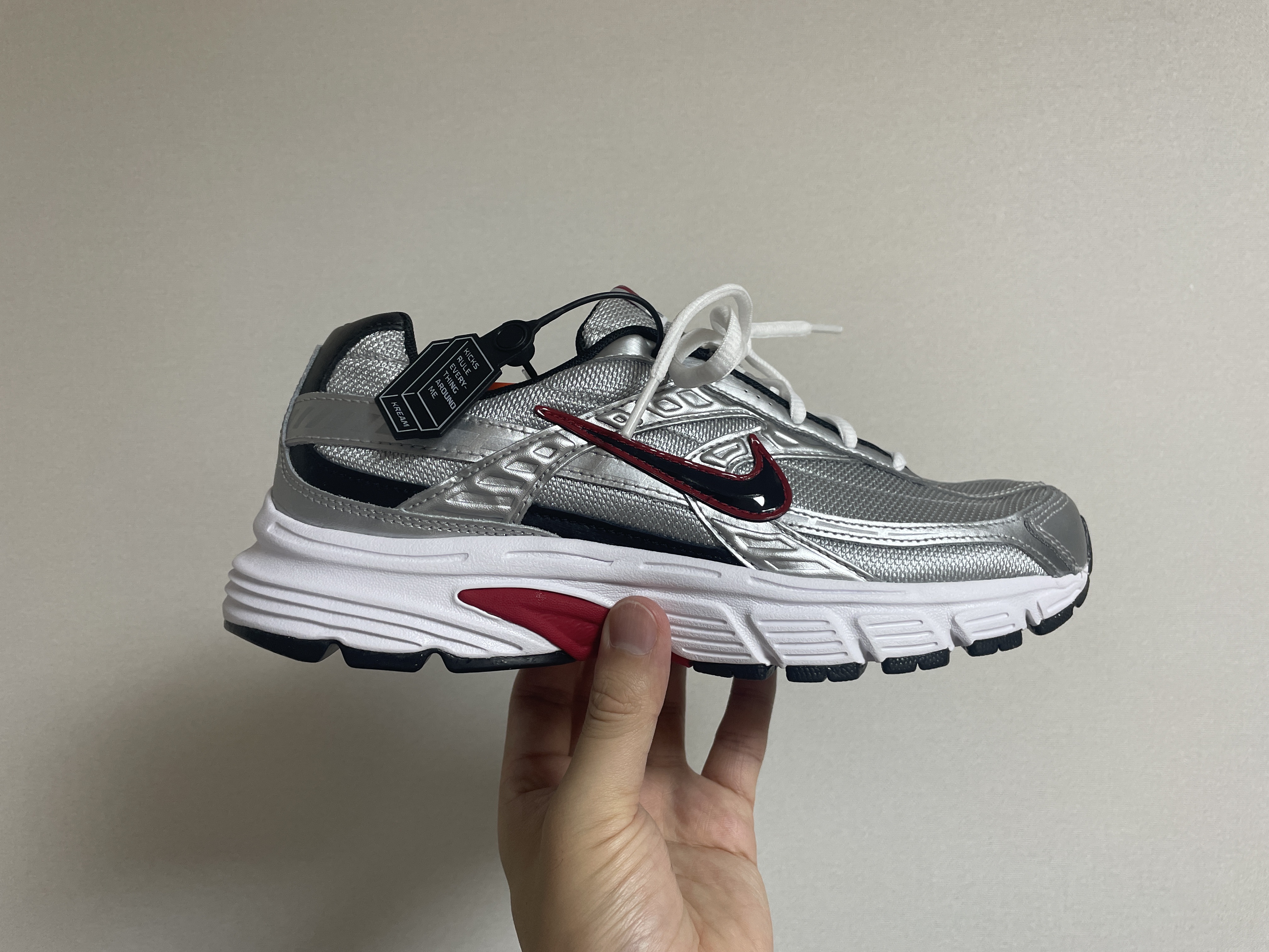 Nike Initiator Metallic Silver Black 착용 스타일 - 1