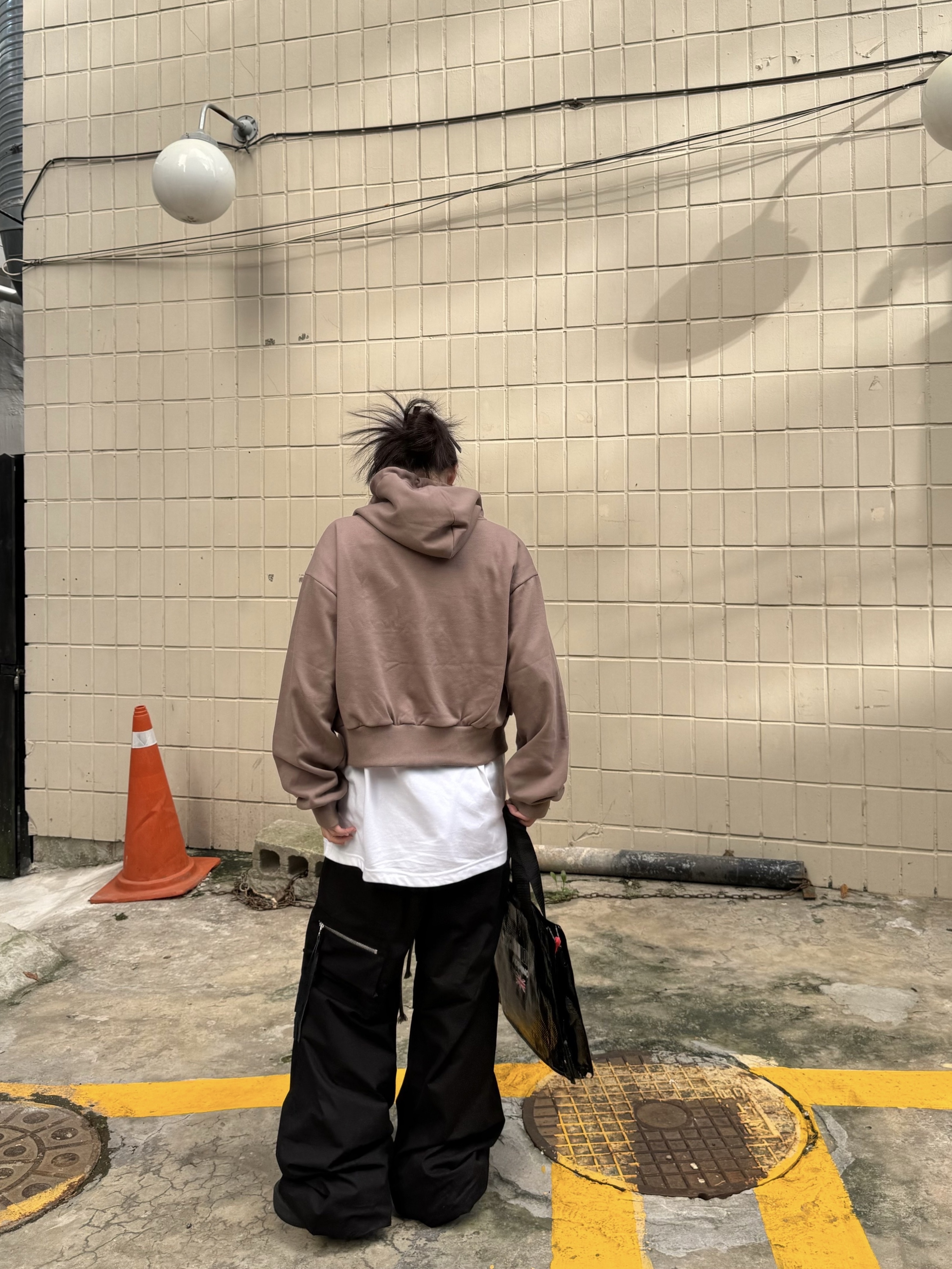 Stussy New Era 9twenty Basic Trucker Brown, Wapworks Wide Safety Cargo Pants Black 착용 스타일 - 5