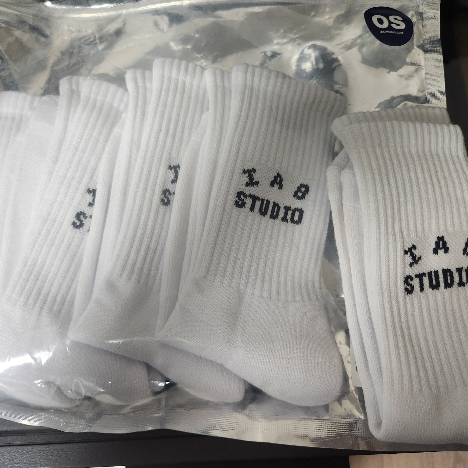 IAB Studio Socks White (5 Pack) 착용 스타일
