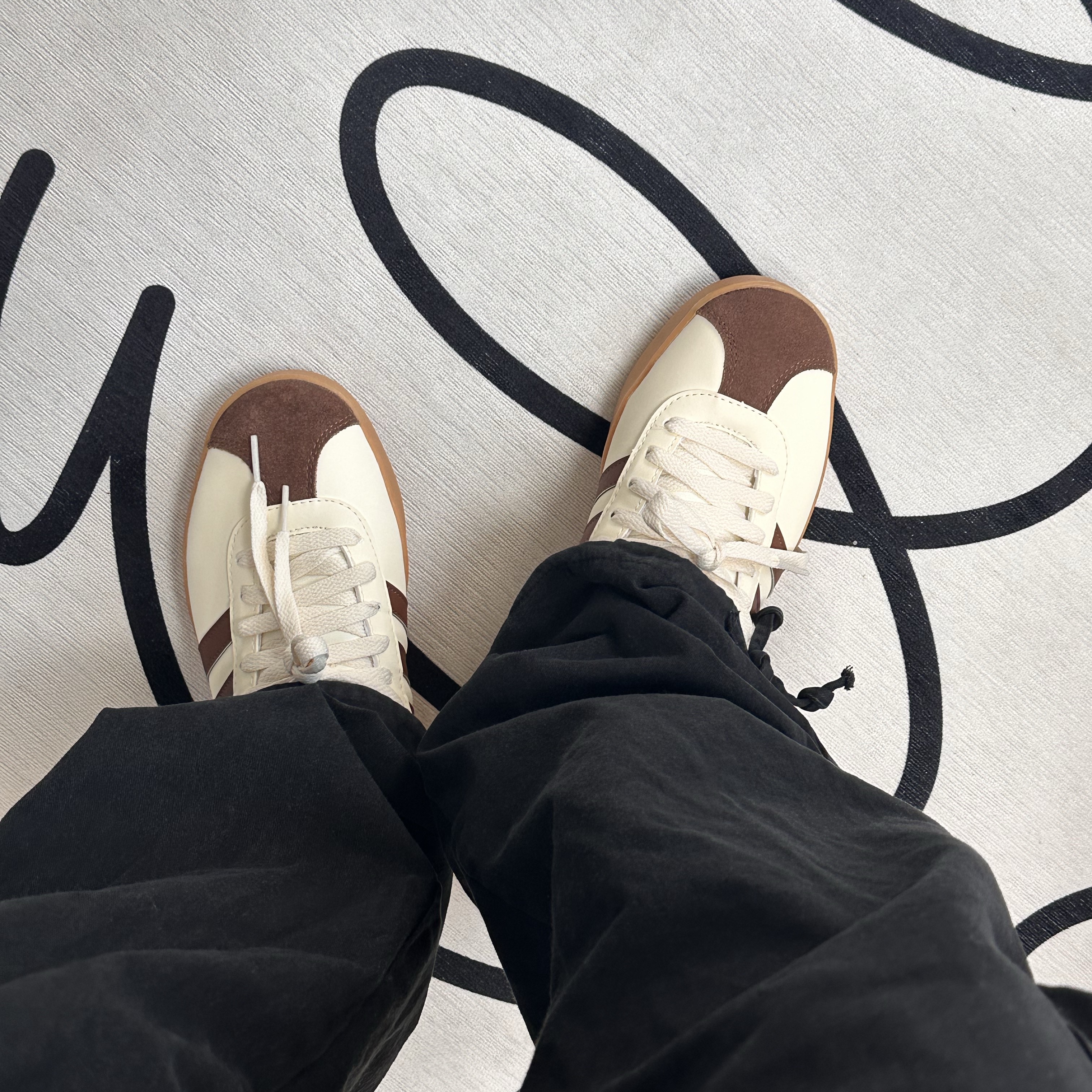 Adidas VL Court 2.0 Cream Brown 착용 스타일