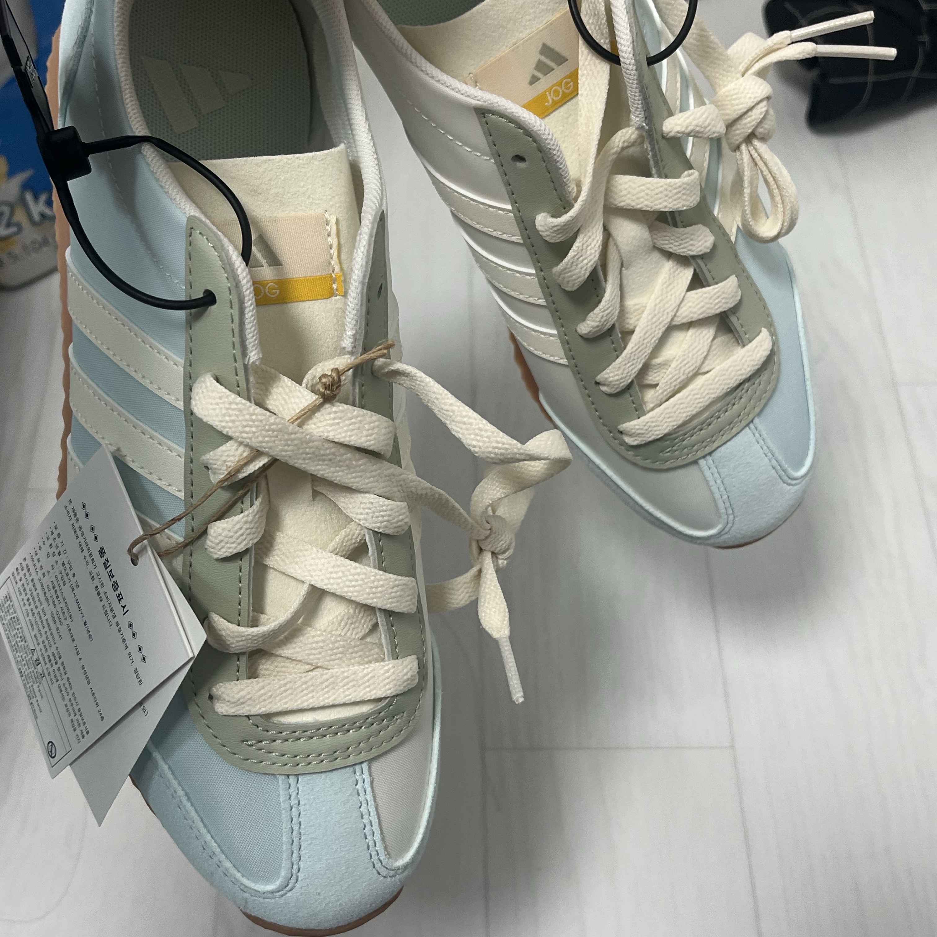 Adidas VS Jog 2.0 Almost Blue Off White 착용 스타일 - 2