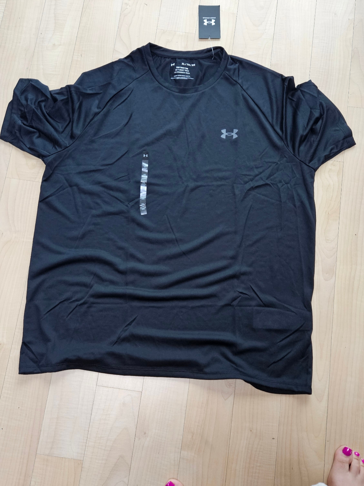Under Armour Tech 2.0 Short Sleeve Black Graphite 착용 스타일