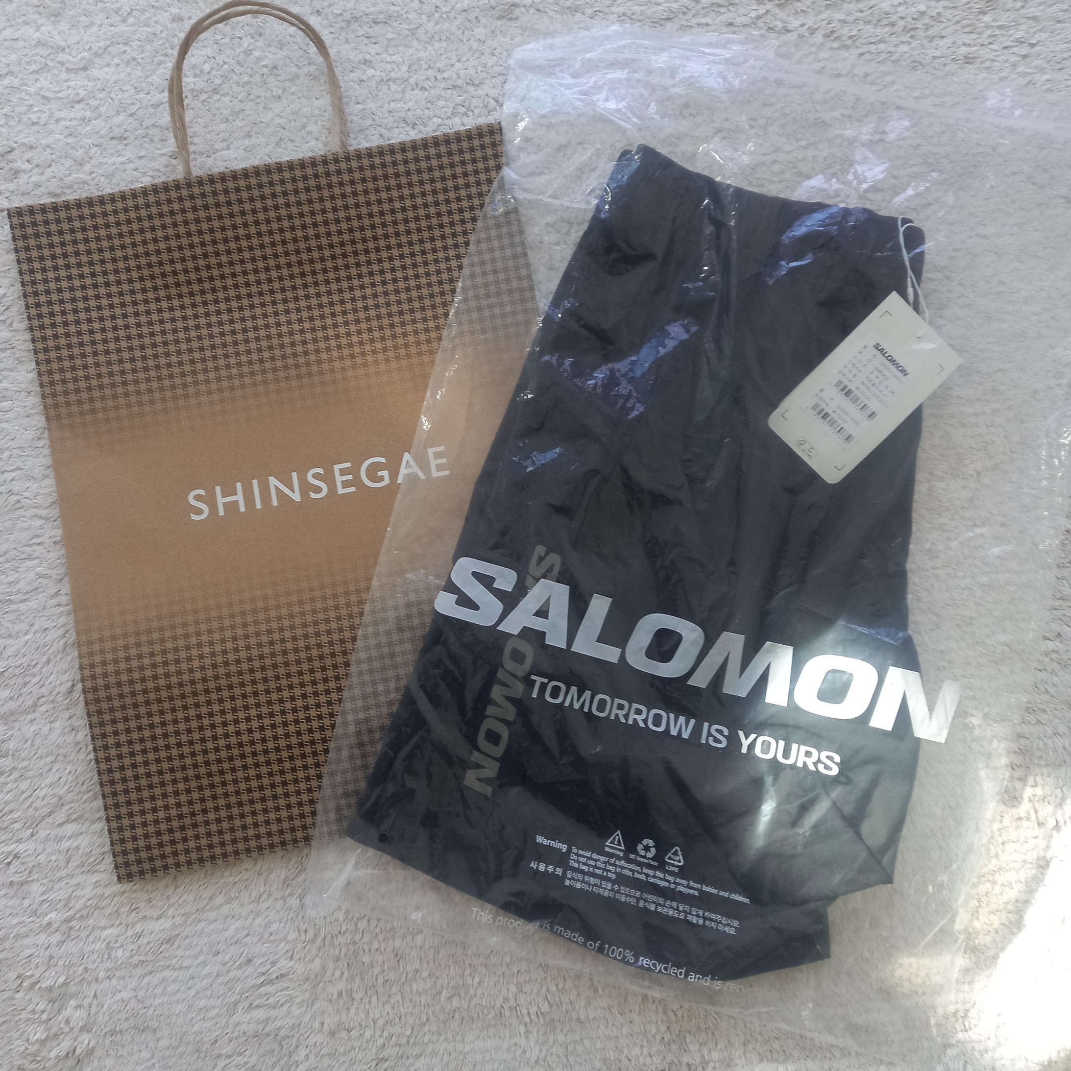 Arc'teryx Arc'Multi Bird Logo LS T-Shirt Black, On Running x Post Archive Faction (Paf) Cloudmonster 2 Black Magnet 착용 스타일 - 4