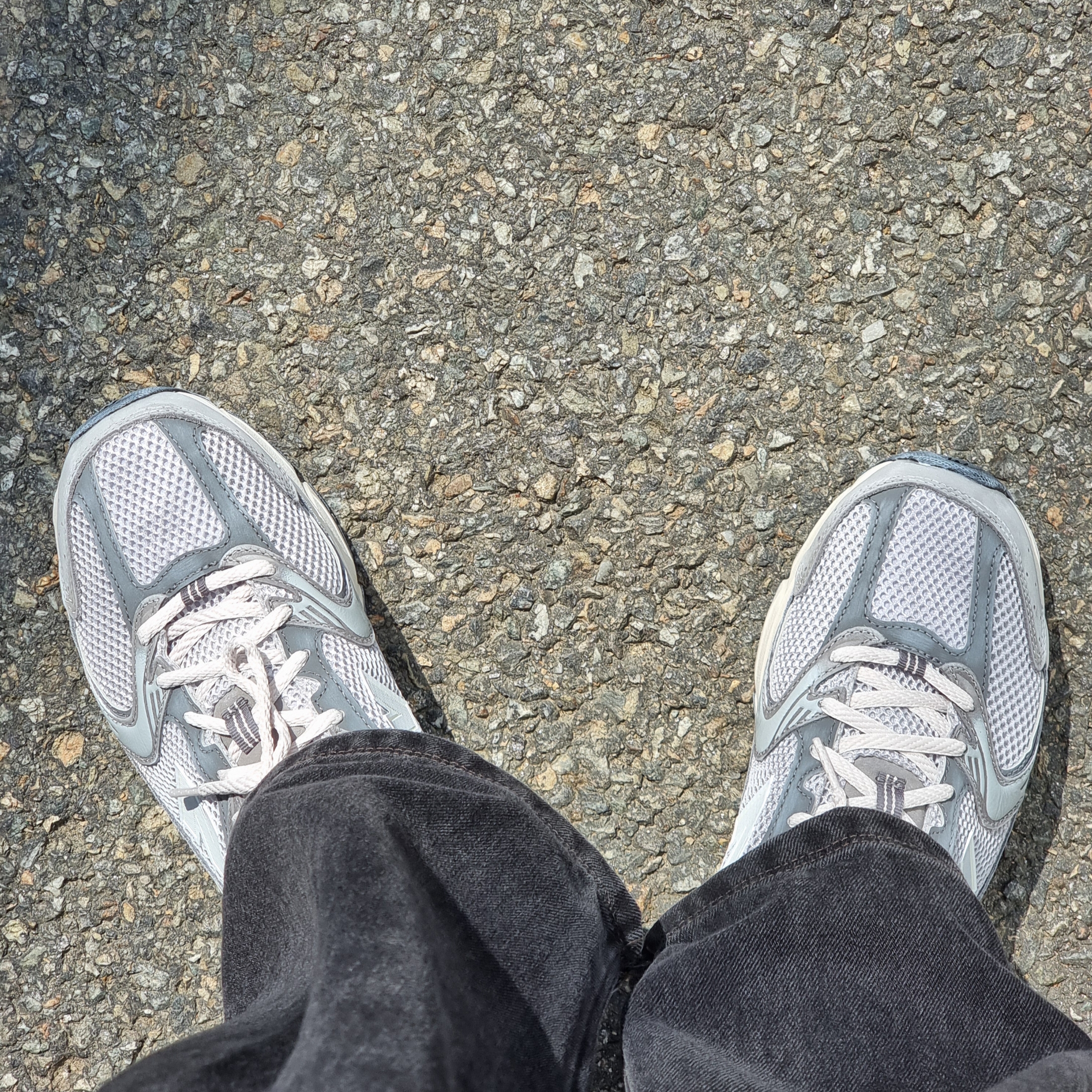 New Balance 530 Premium Vintage Grey Matter 착용 스타일