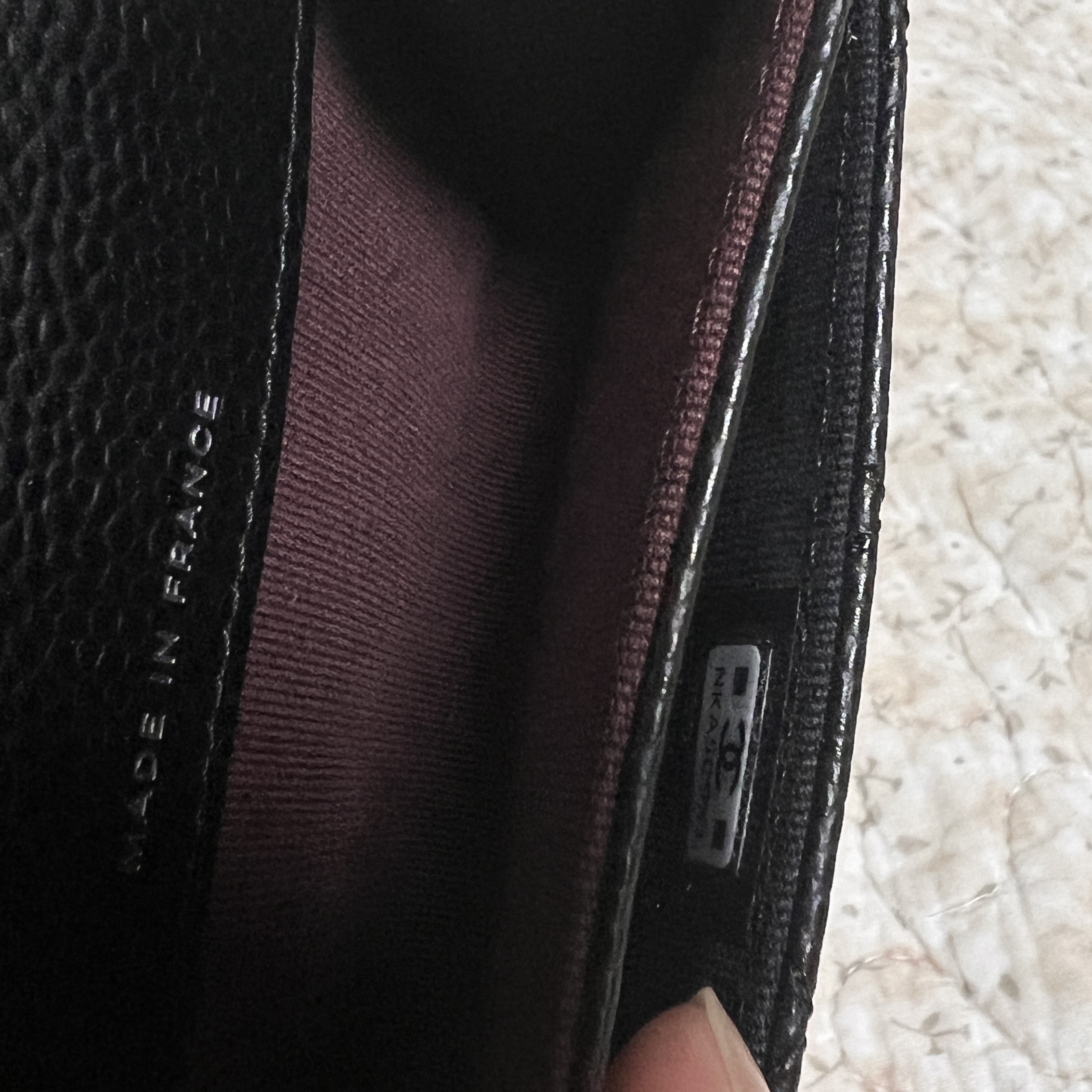 Chanel Classic Card Holder Grained Calfskin & Silver Black 착용 스타일 - 2