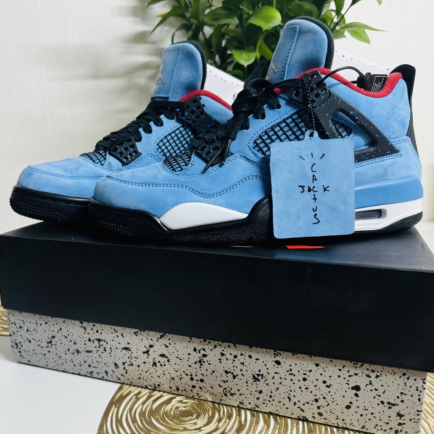 Jordan 4 x Travis Scott Retro Cactus Jack 착용 스타일