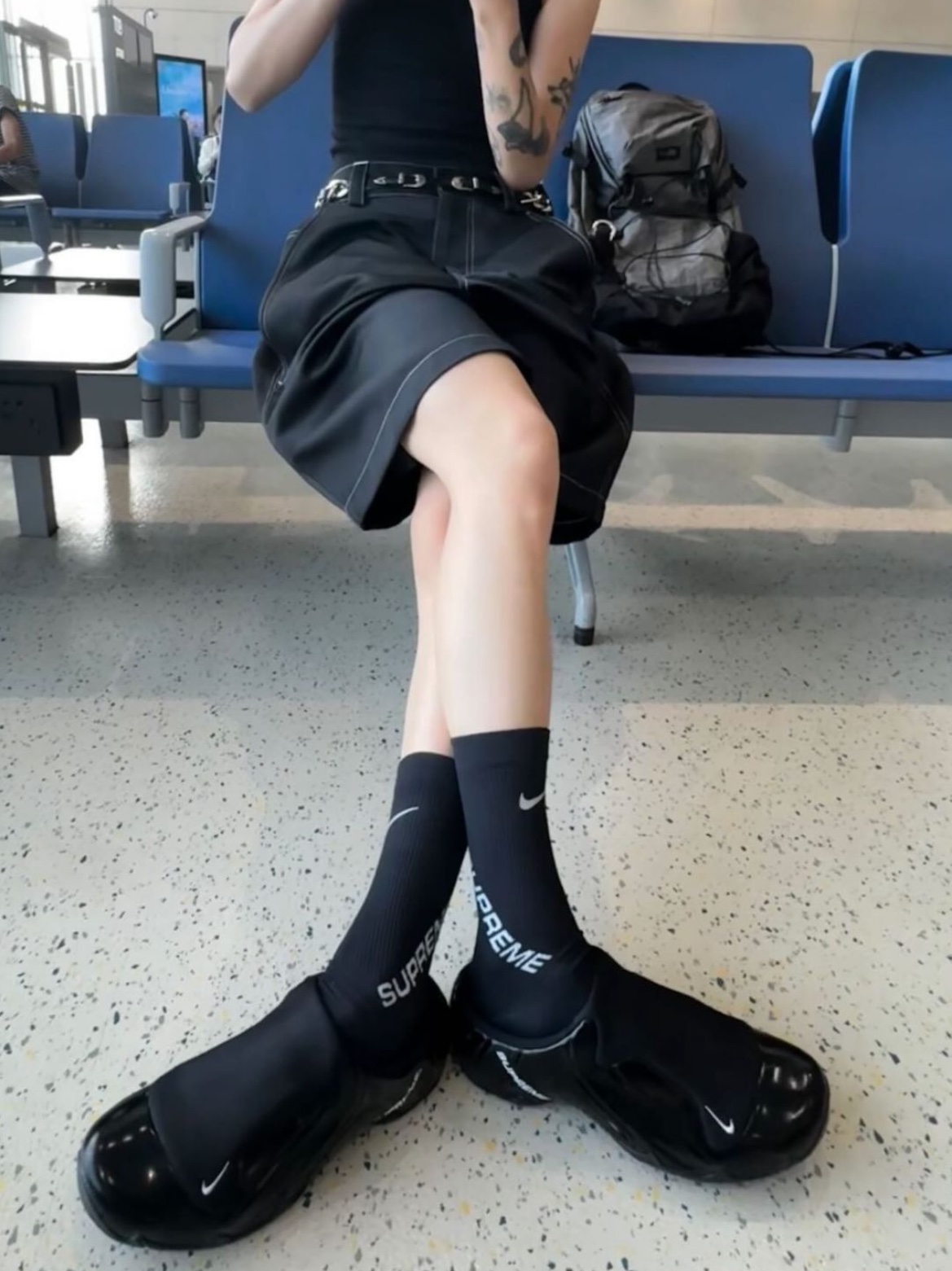 Nike x Supreme Clogposite Black - 24FW, Supreme x Nike Crew Socks Black - 24FW 착용 스타일