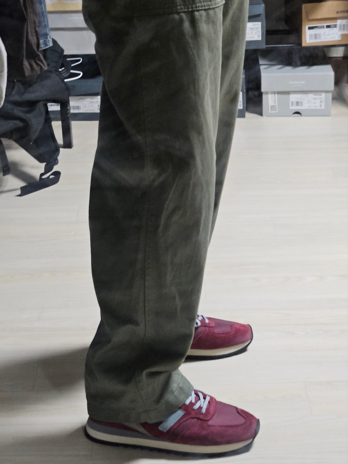 New Balance 730 Made in UK 40th Anniversary Burgundy 착용 스타일 - 2