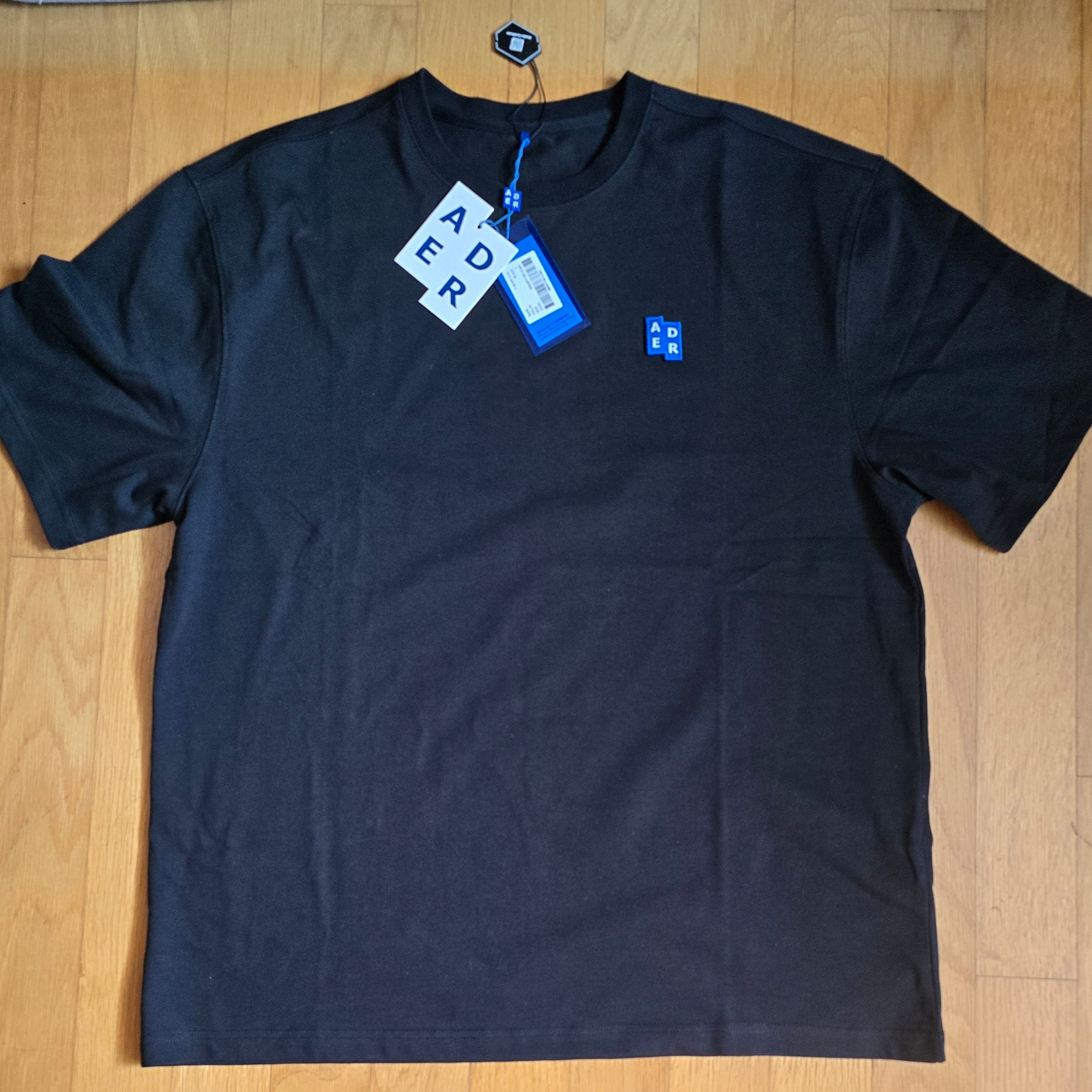 Ader Error Sig; TRS/BL Tag T-Shirt 01 Black 착용 스타일 - 2