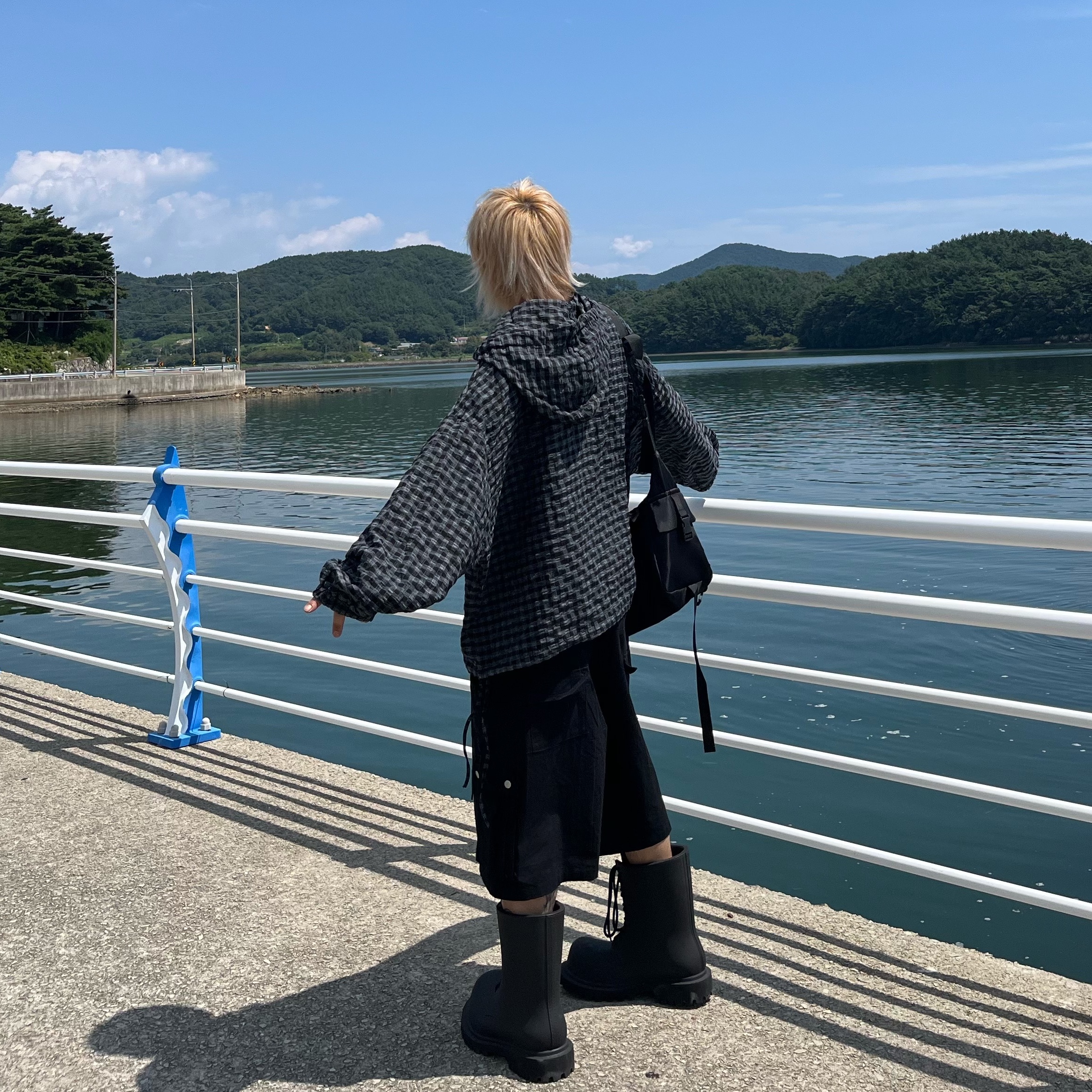 Balenciaga XL Army Boots Full Eva Black 착용 스타일 - 1