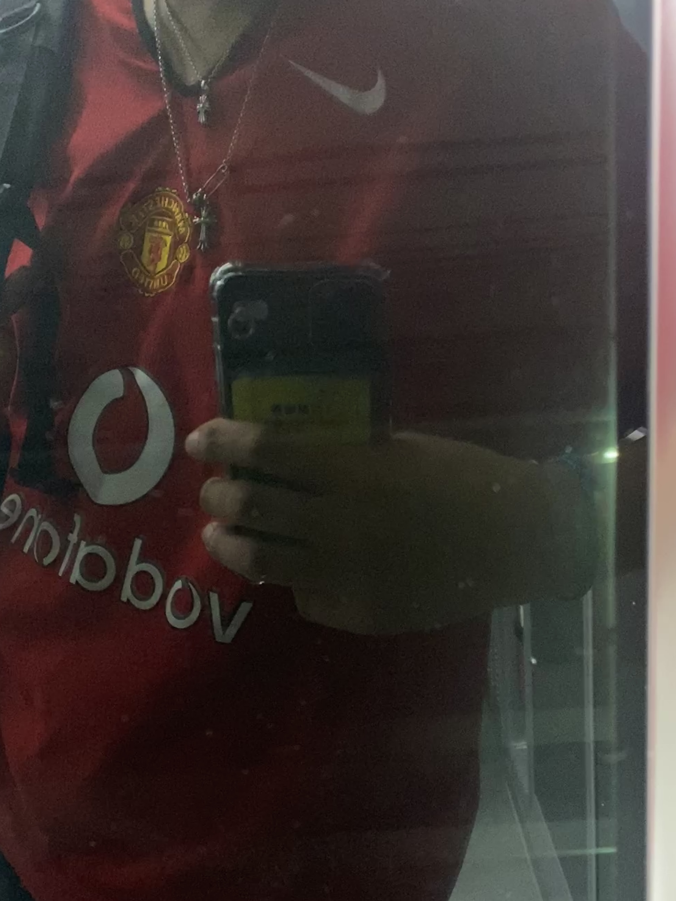 Apple Watch SE 2023 44mm GPS Midnight Aluminium Case with Sport Band S/M Midnight (Korean Ver.), Adidas Manchester United 2024/25 Home Jersey Manchester United FC Red - KR Sizing (Non Marking Ver.) 착용 스타일 - 4