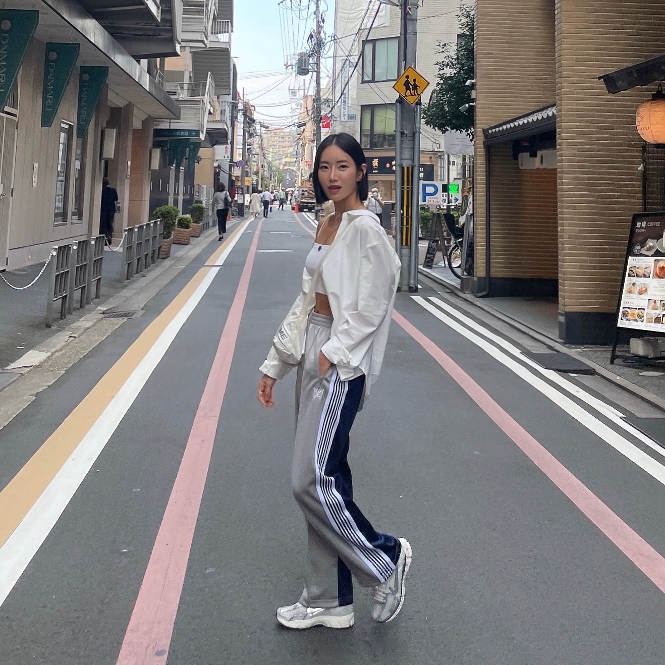 Needles x Empty R__M Track Pants Poly Smooth Navy Grey - Emptyroom Exclusive, (W) Nike Zoom Vomero 5 Photon Dust and Metallic Silver 착용 스타일