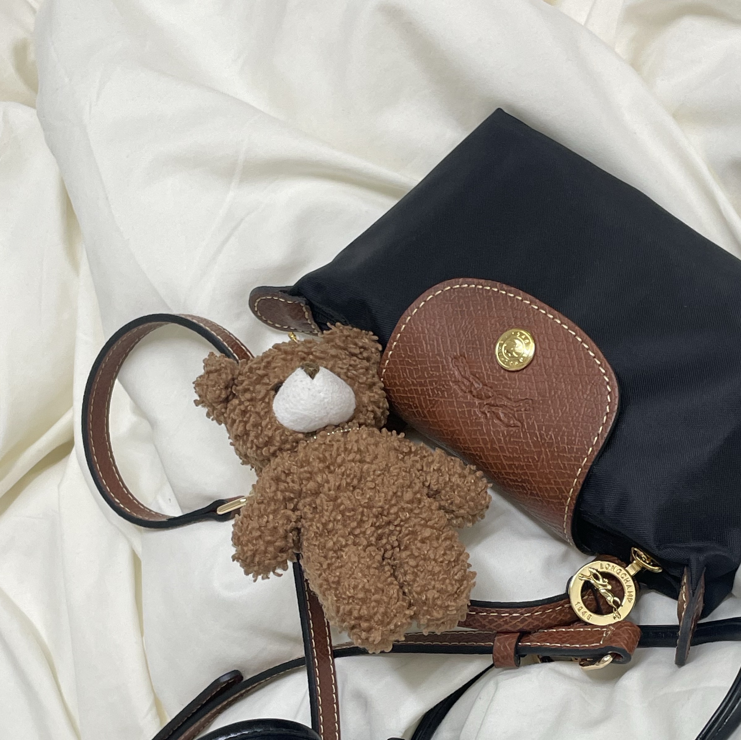 Longchamp Le Pliage Original Handle Pouch Black 착용 스타일