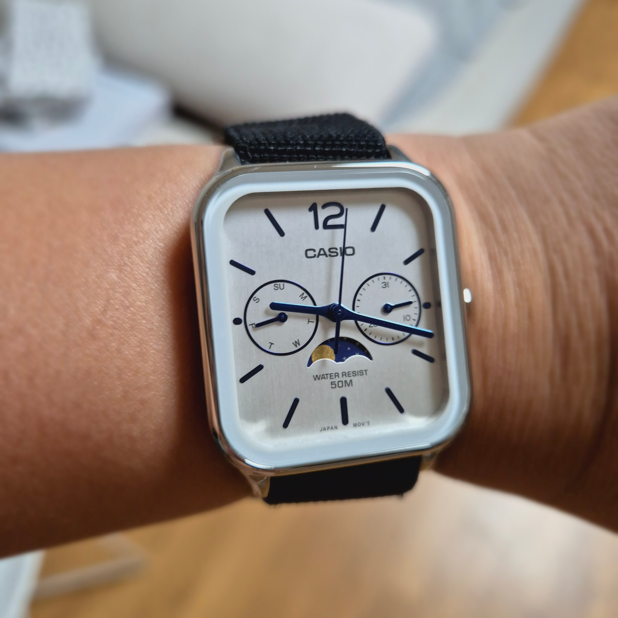 Casio MTP-M305D-7AV 착용 스타일