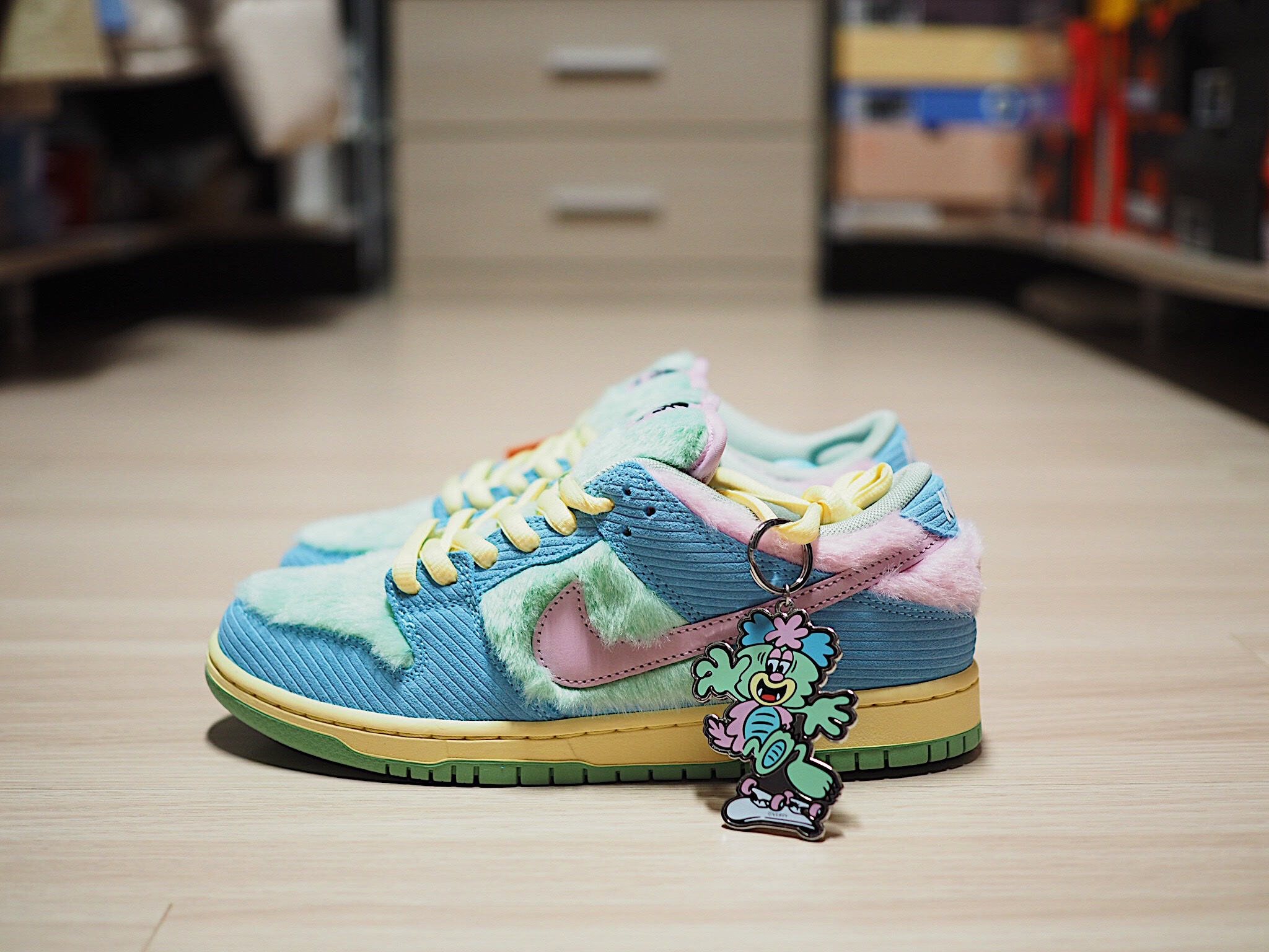 Nike x Verdy SB Dunk Low Pro Blue Gaze and Enamel Green 착용 스타일 - 2