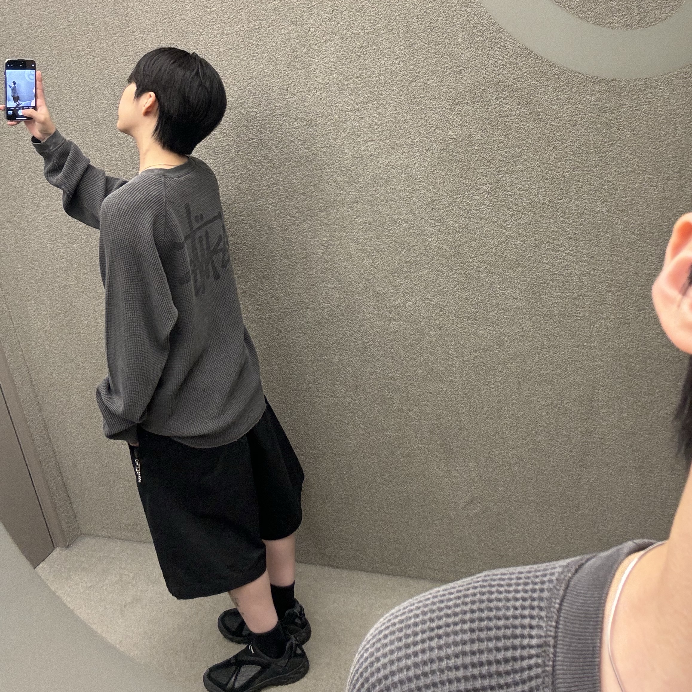 Stussy Raglan Thermal LS Crew Washed Black, New Balance x Comme des Garcons Homme ML610S Black 착용 스타일