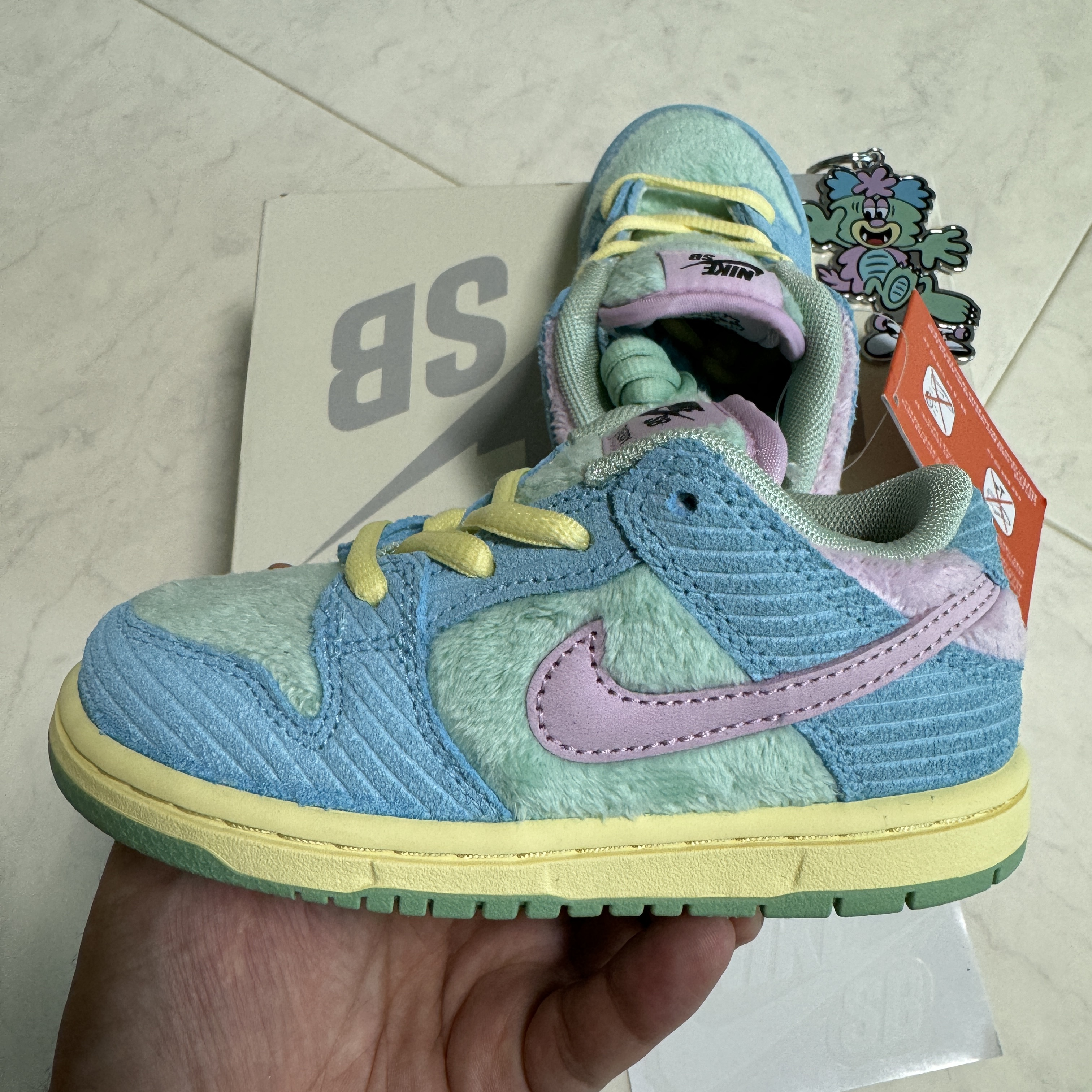 (TD) Nike x Verdy SB Dunk Low Pro Blue Gaze and Enamel Green 착용 스타일 - 3