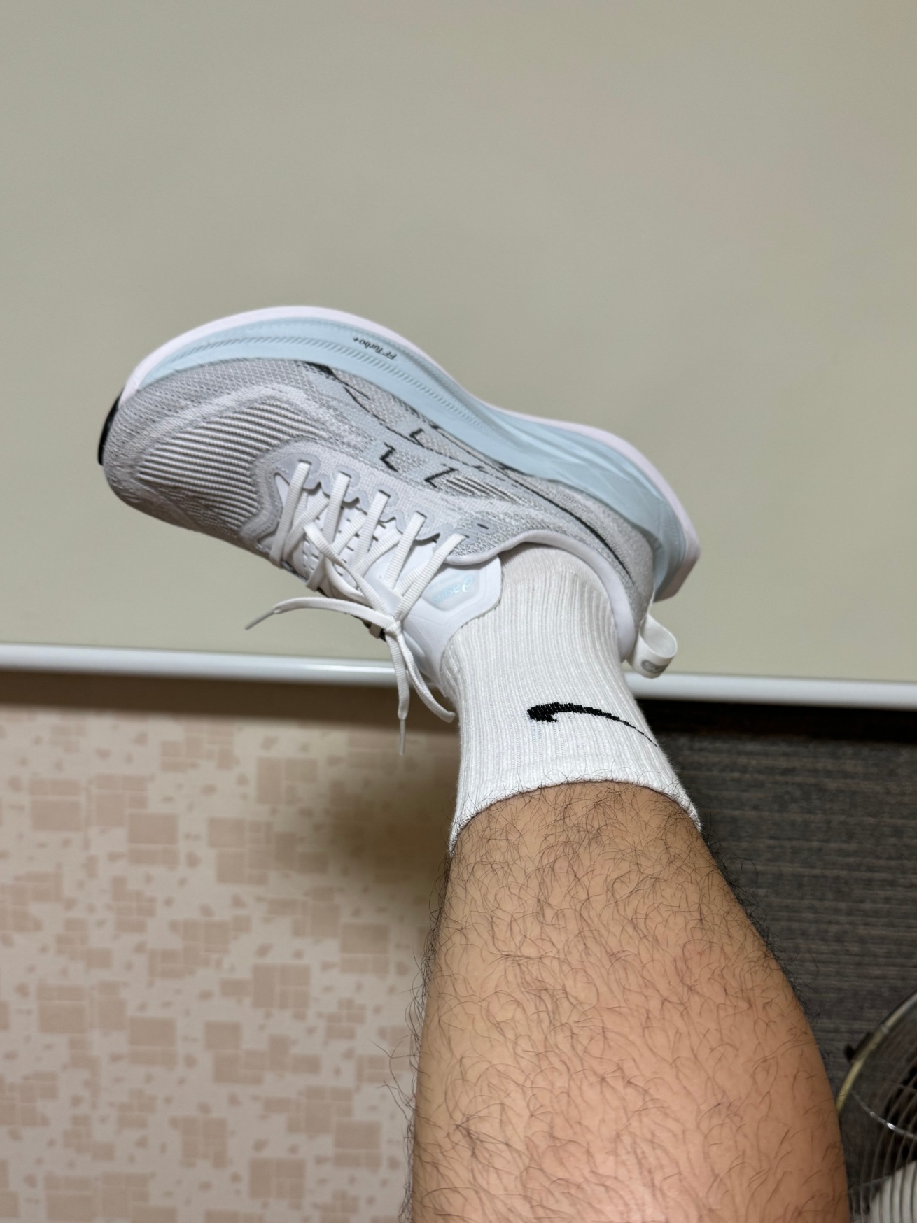 Asics Superblast 2 White Cool Grey 착용 스타일 - 4
