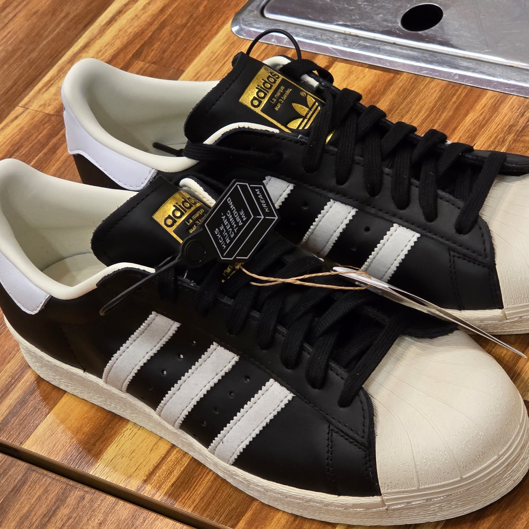 Adidas Superstar 82 FI Core Black 착용 스타일 - 1