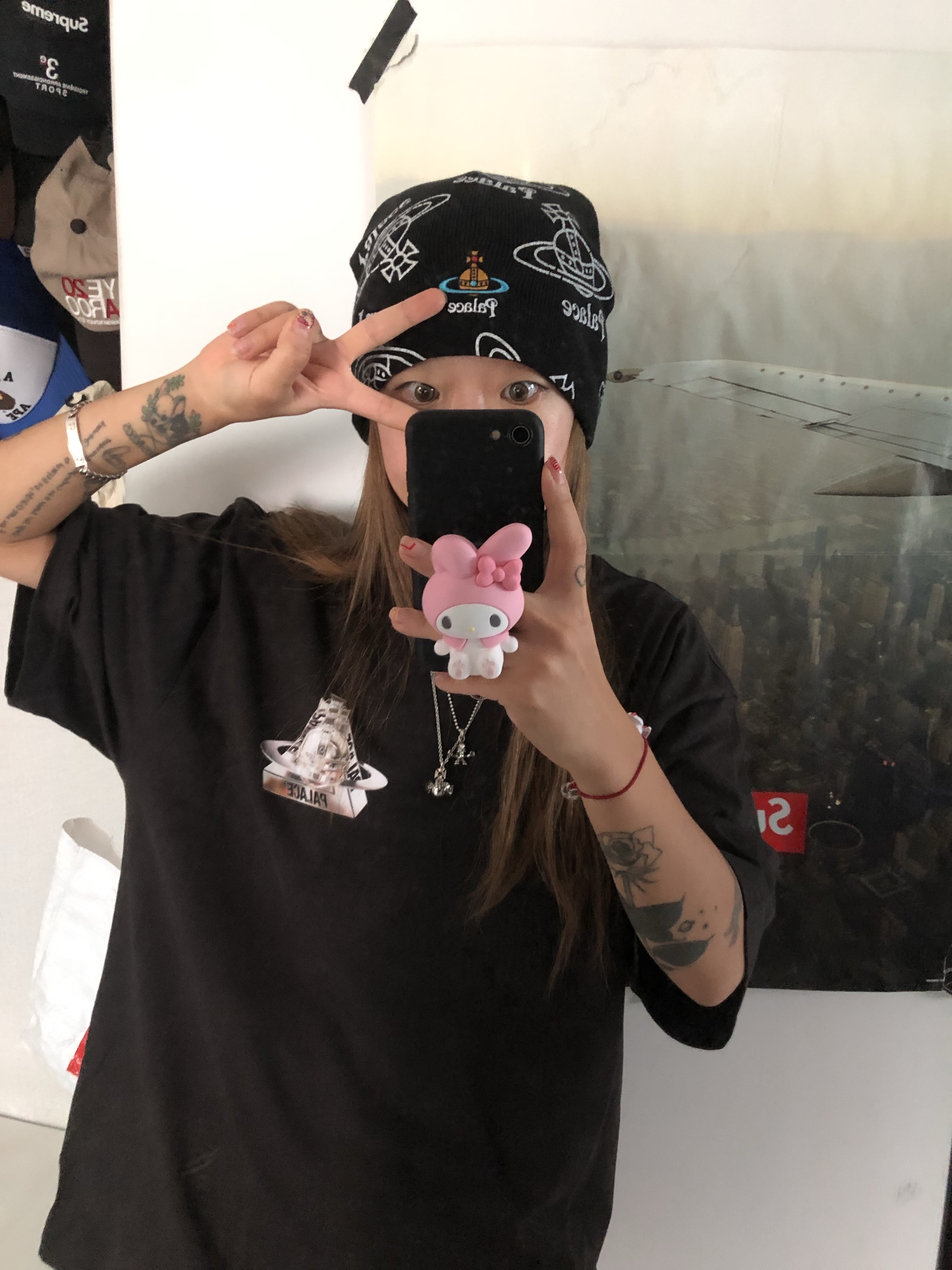 Palace x Vivienne Westwood Jersey Beanie Black - 24FW, Palace x Vivienne Westwood T-Shirt Black - 24FW 착용 스타일