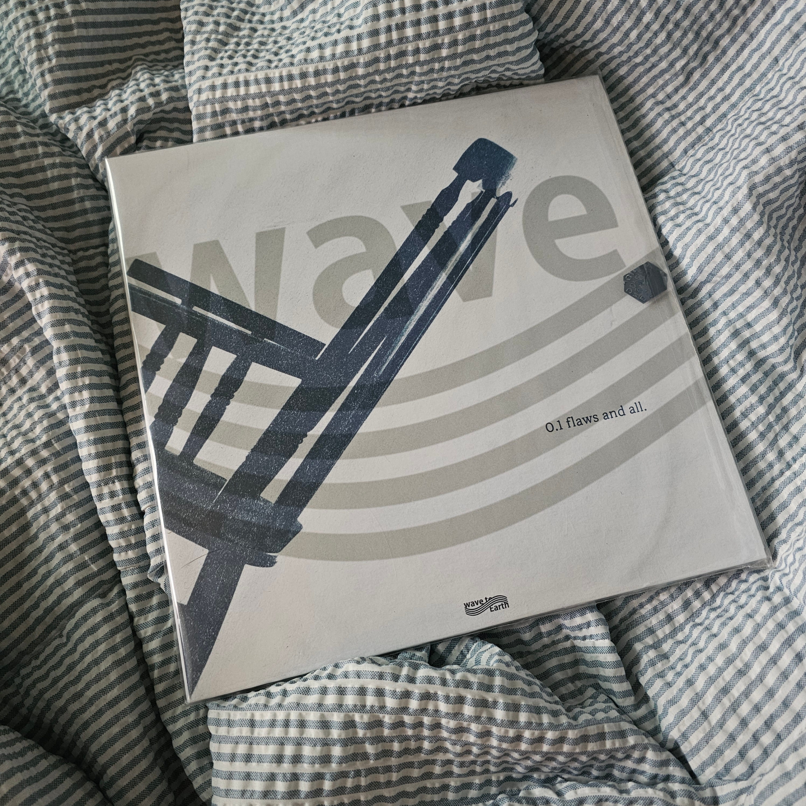 Wave to Earth 1st Album 0.1 Flaws and All. LP Marble (2LP) 착용 스타일 - 2