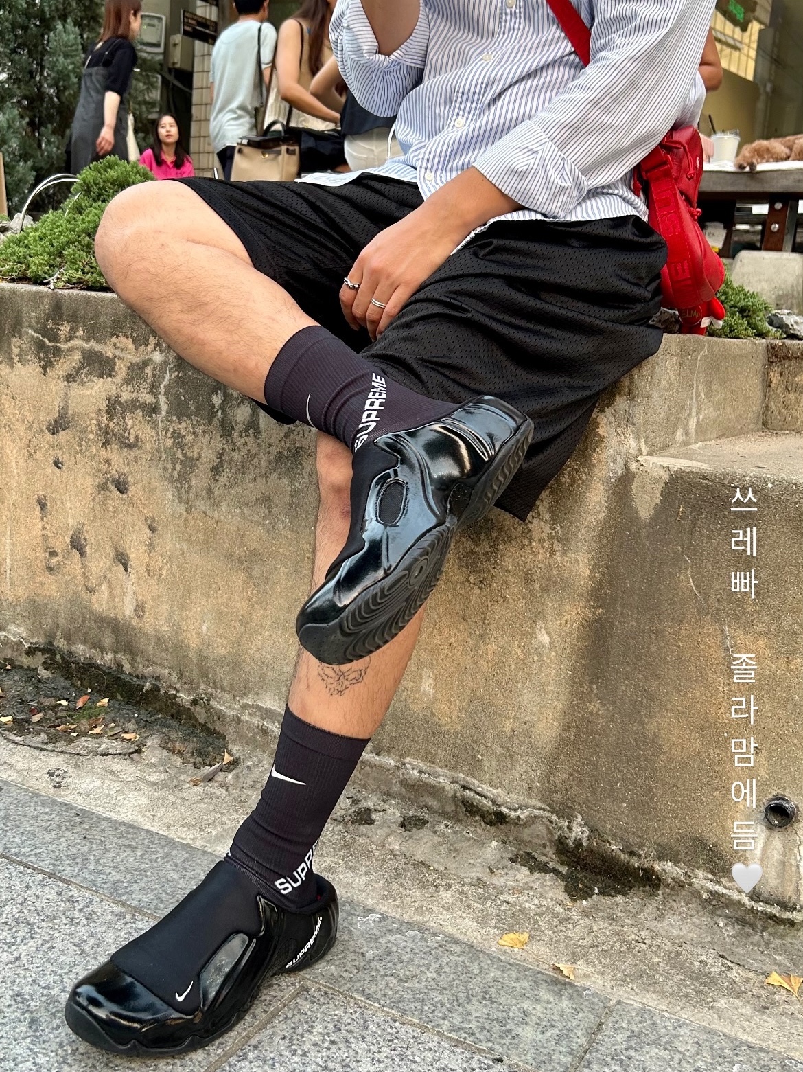 Supreme x Nike Crew Socks Black - 24FW, Nike x Supreme Clogposite Black - 24FW 착용 스타일