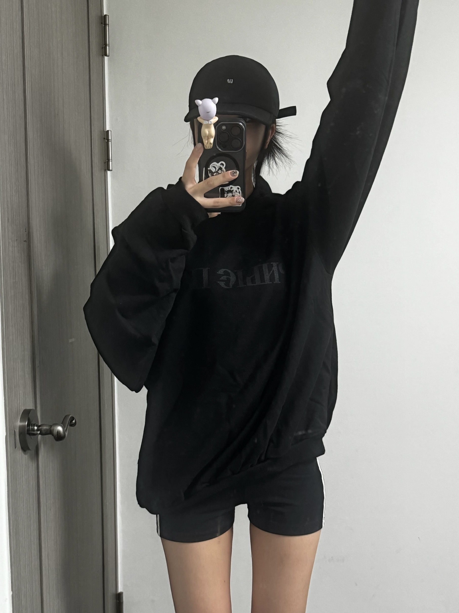 Yeezy x Gosha Rubchinskiy YZY Black Dogs Hoodie Black, Yeezy Gap Engineered By Balenciaga Foldable Cap Black 착용 스타일 - 3