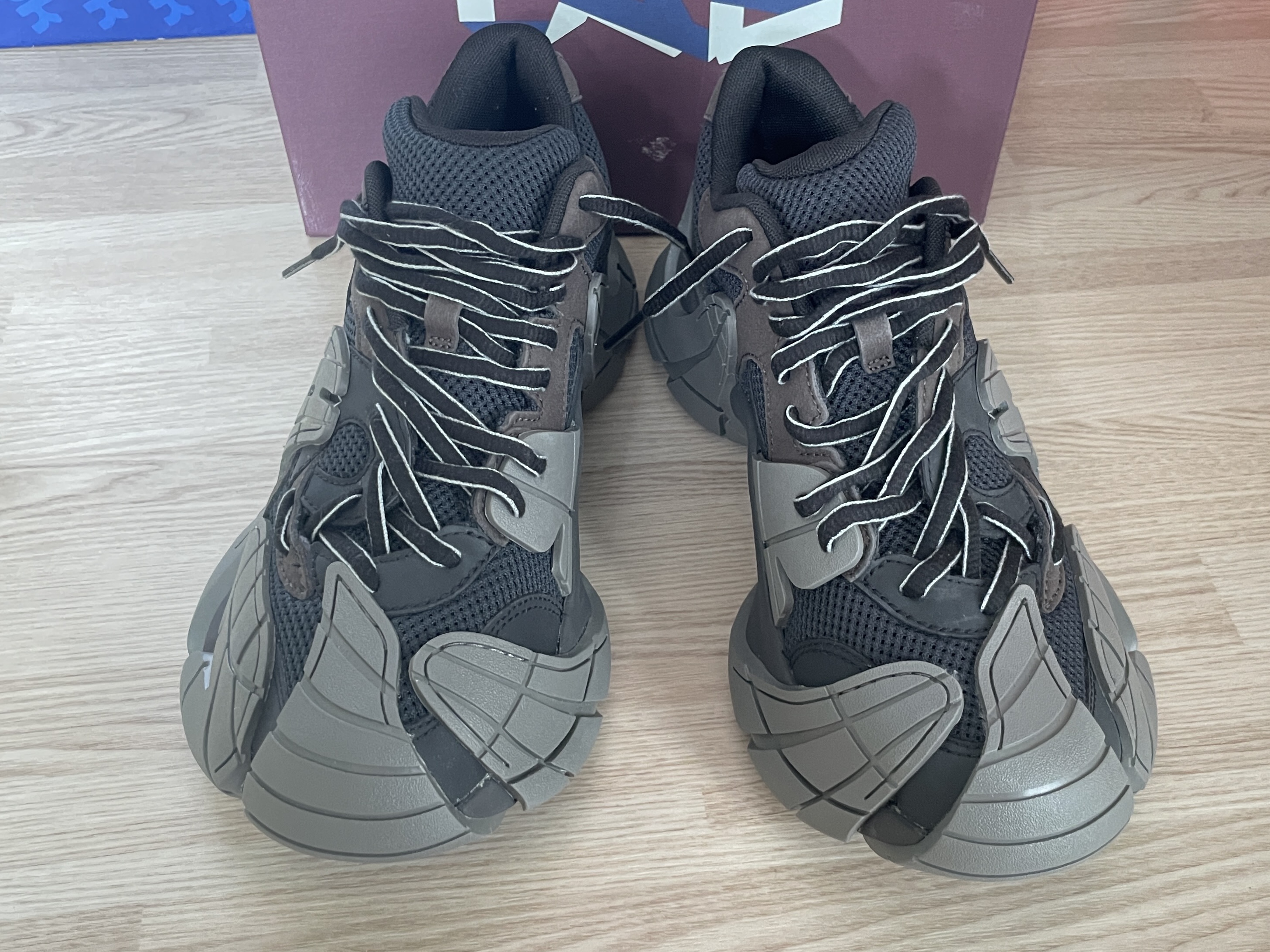 Camper Tormenta Black Gray 착용 스타일 - 3