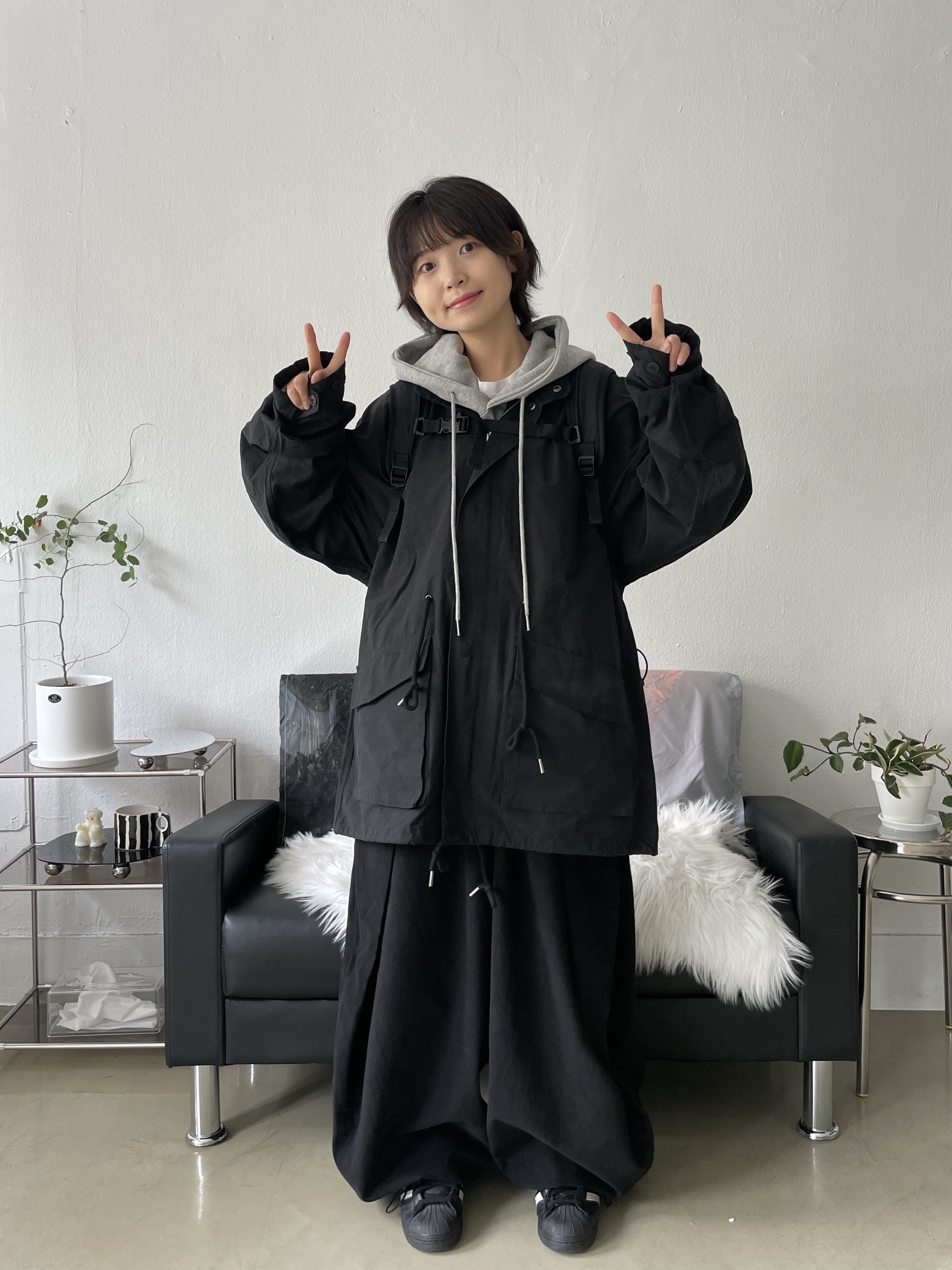 Adidas Superstar Core Black White, The North Face Hot Shot Black 착용 스타일 - 1