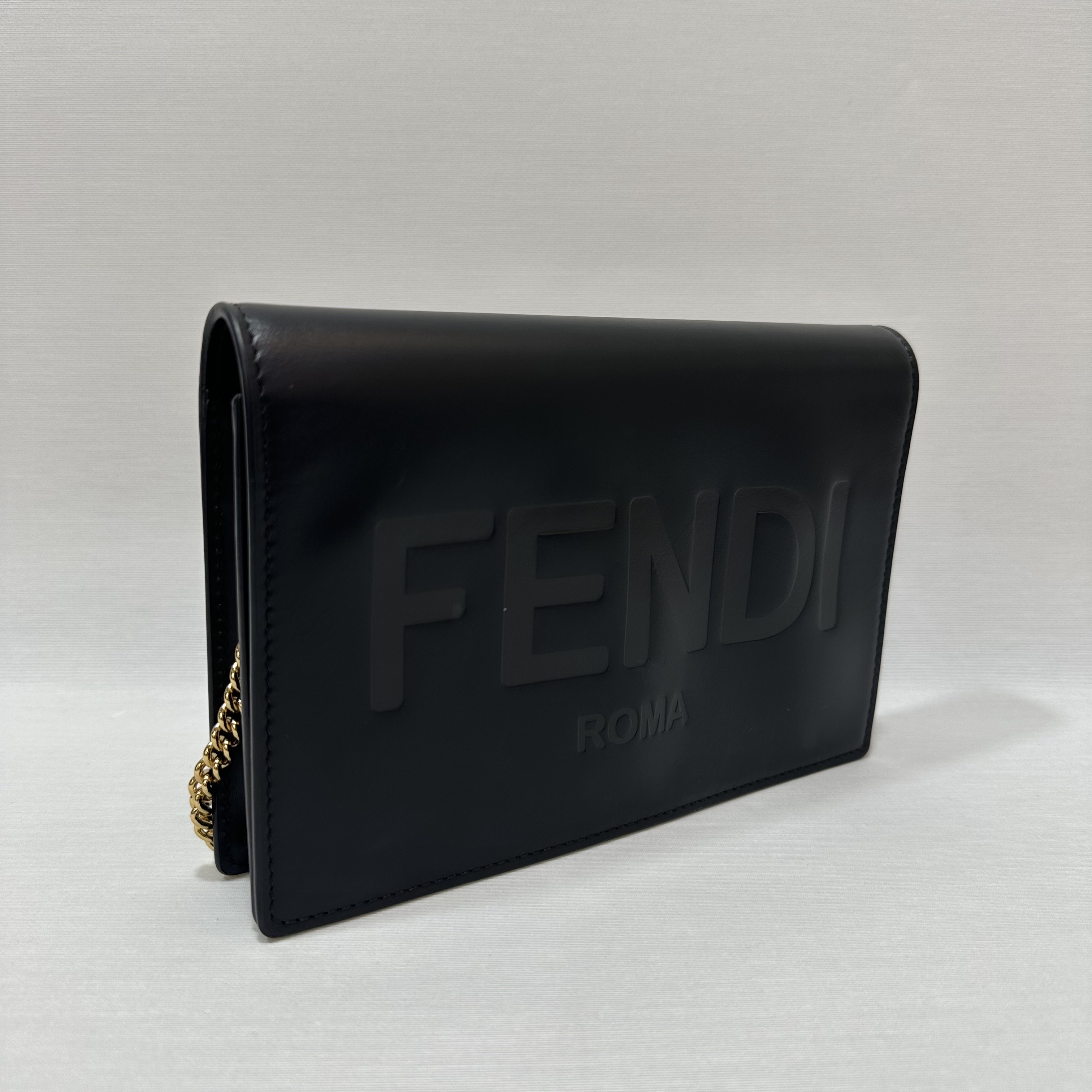 Fendi Chain Cross Bag Black 착용 스타일 - 2