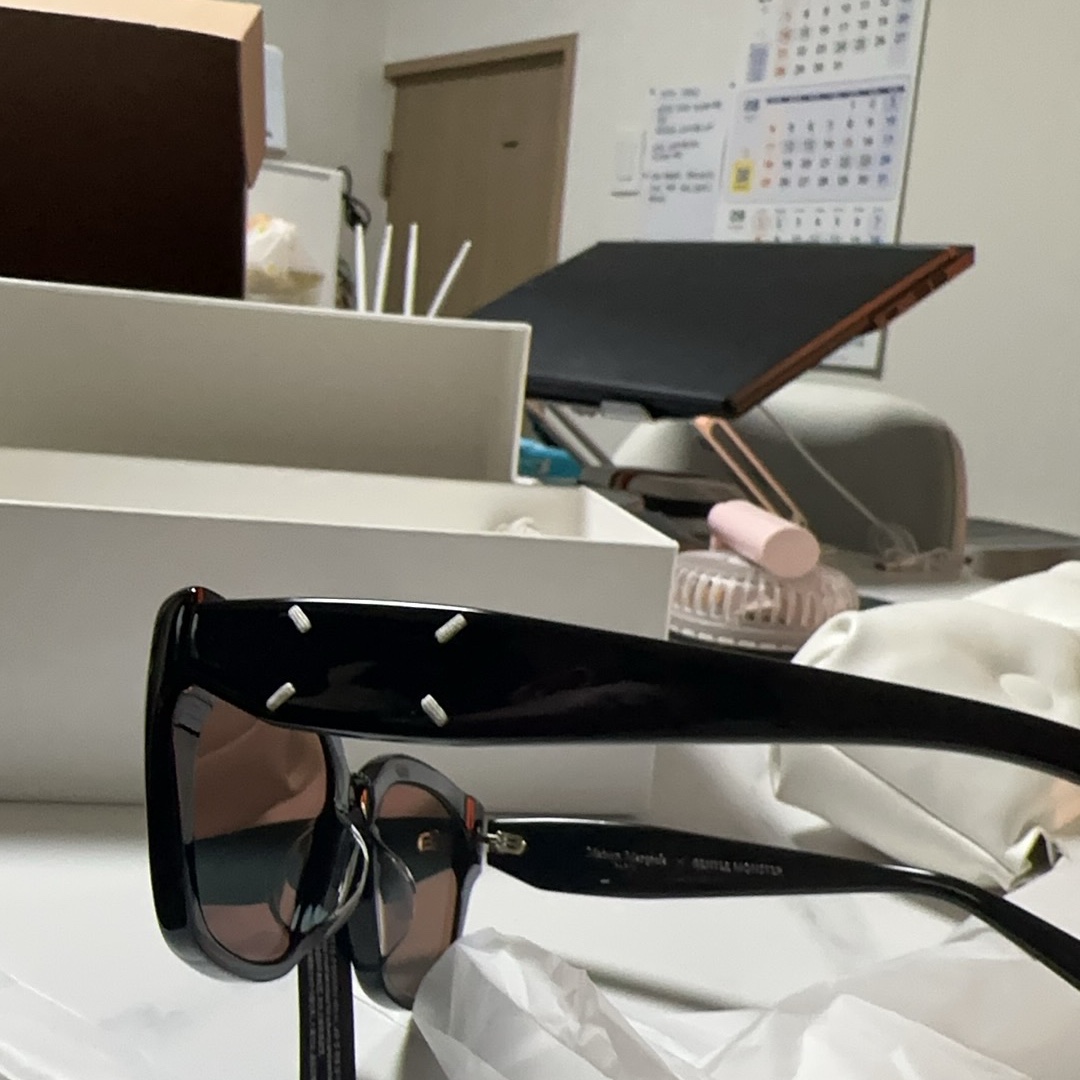 Gentle Monster x Maison Margiela MM109 Black Black 착용 스타일 - 2