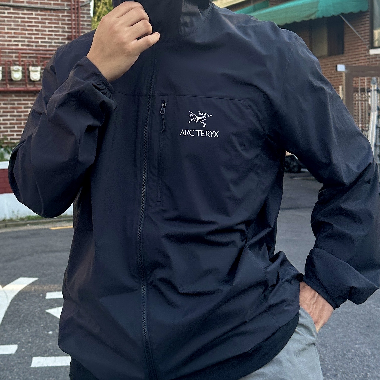 Arc'teryx Squamish Hoody Black 착용 스타일 - 3