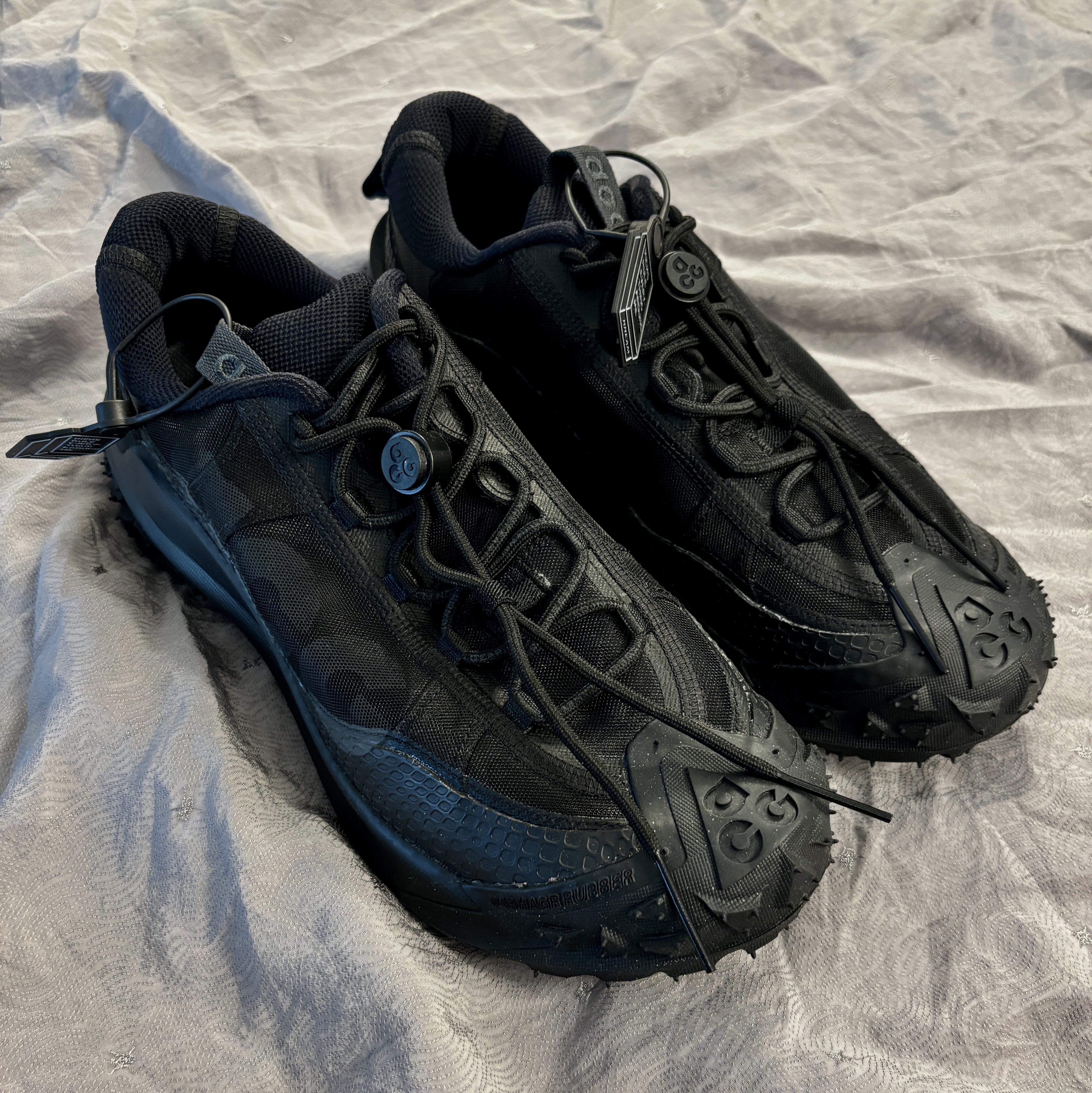 Nike ACG Mountain Fly 2 Low Black 착용 스타일 - 2