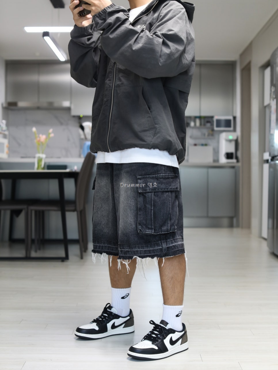 Jordan 1 Retro Low OG Mocha 착용 스타일 - 1