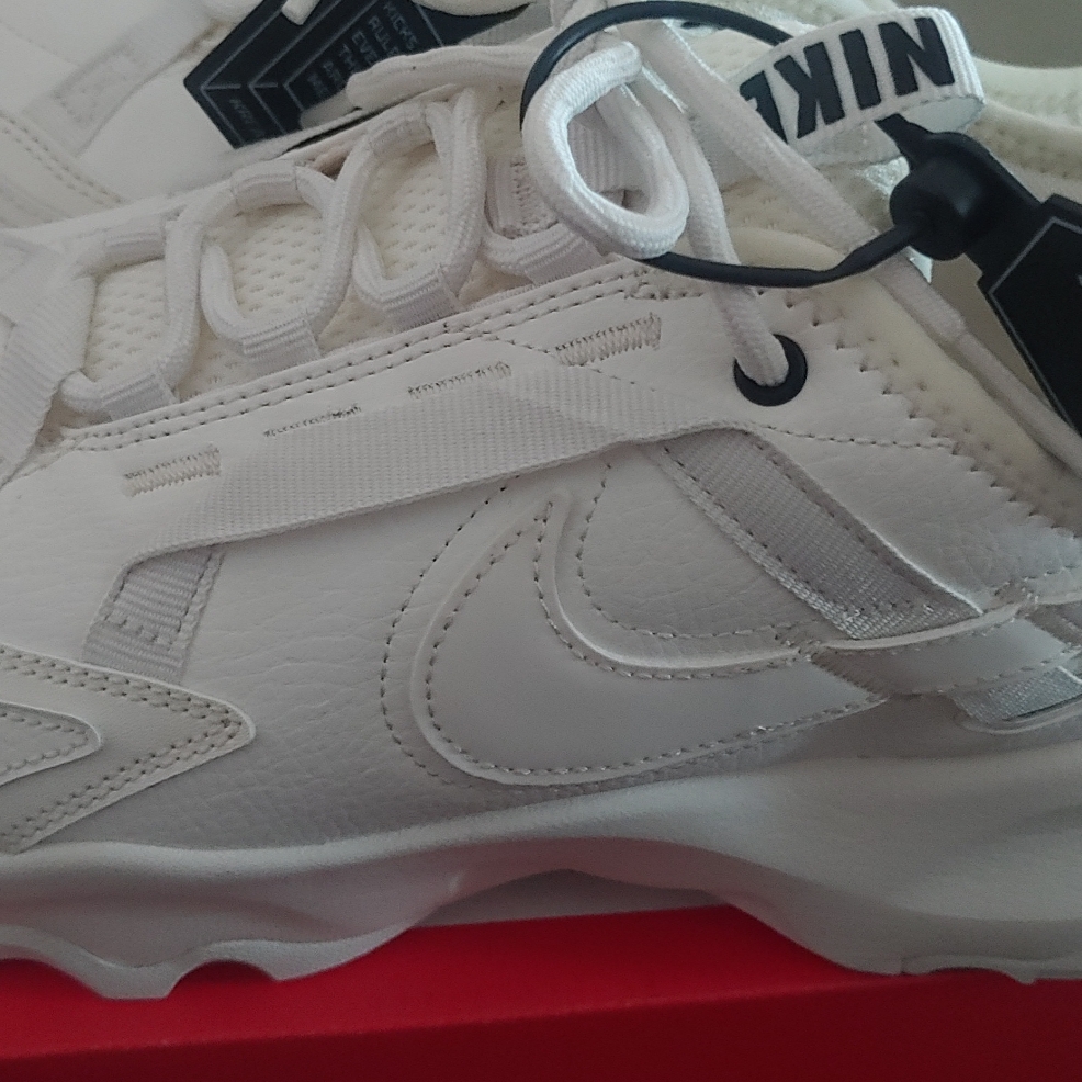 (W) Nike TC 7900 Summit White 착용 스타일