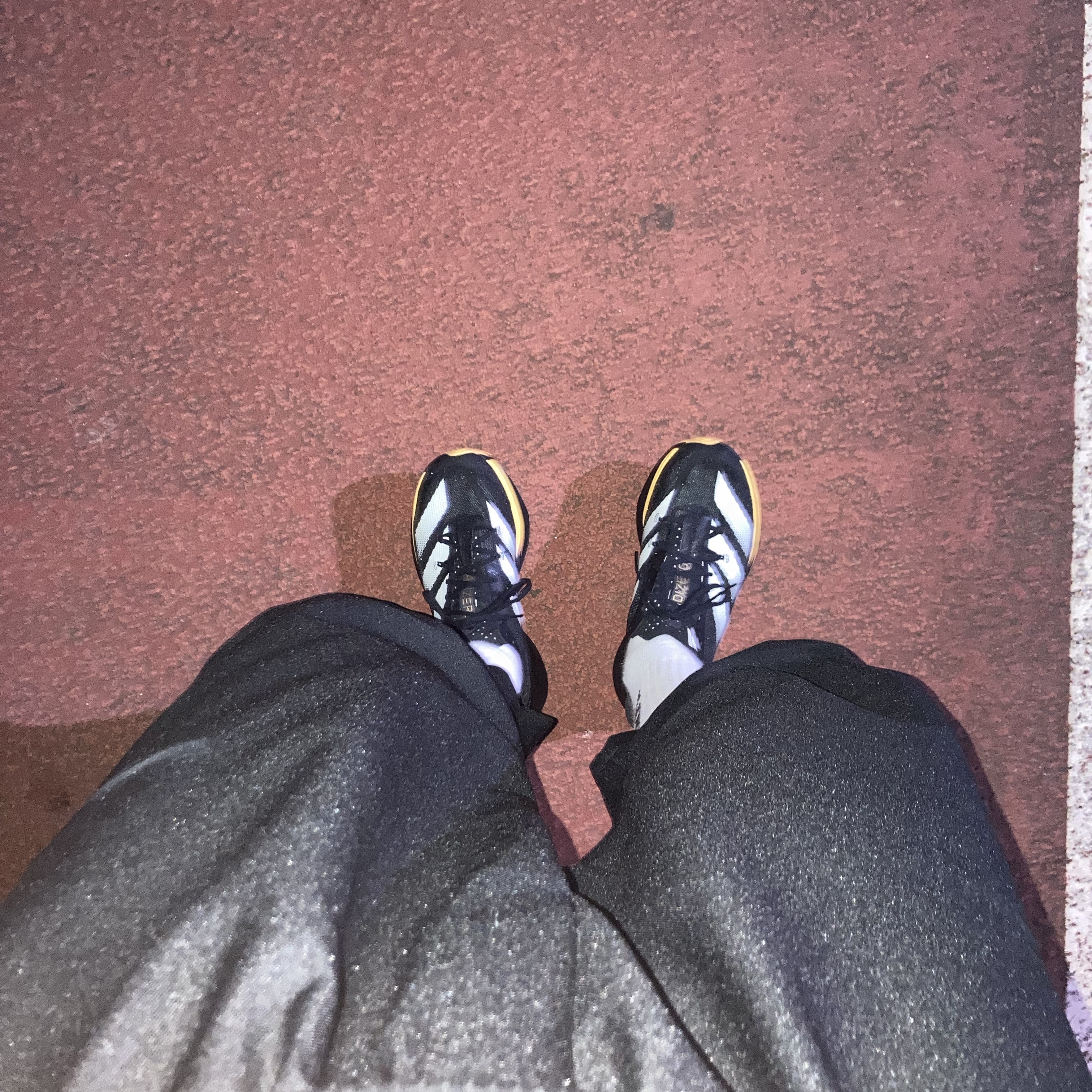 Adidas Adizero Adios Pro 3 Core Black Zero Metalic 착용 스타일