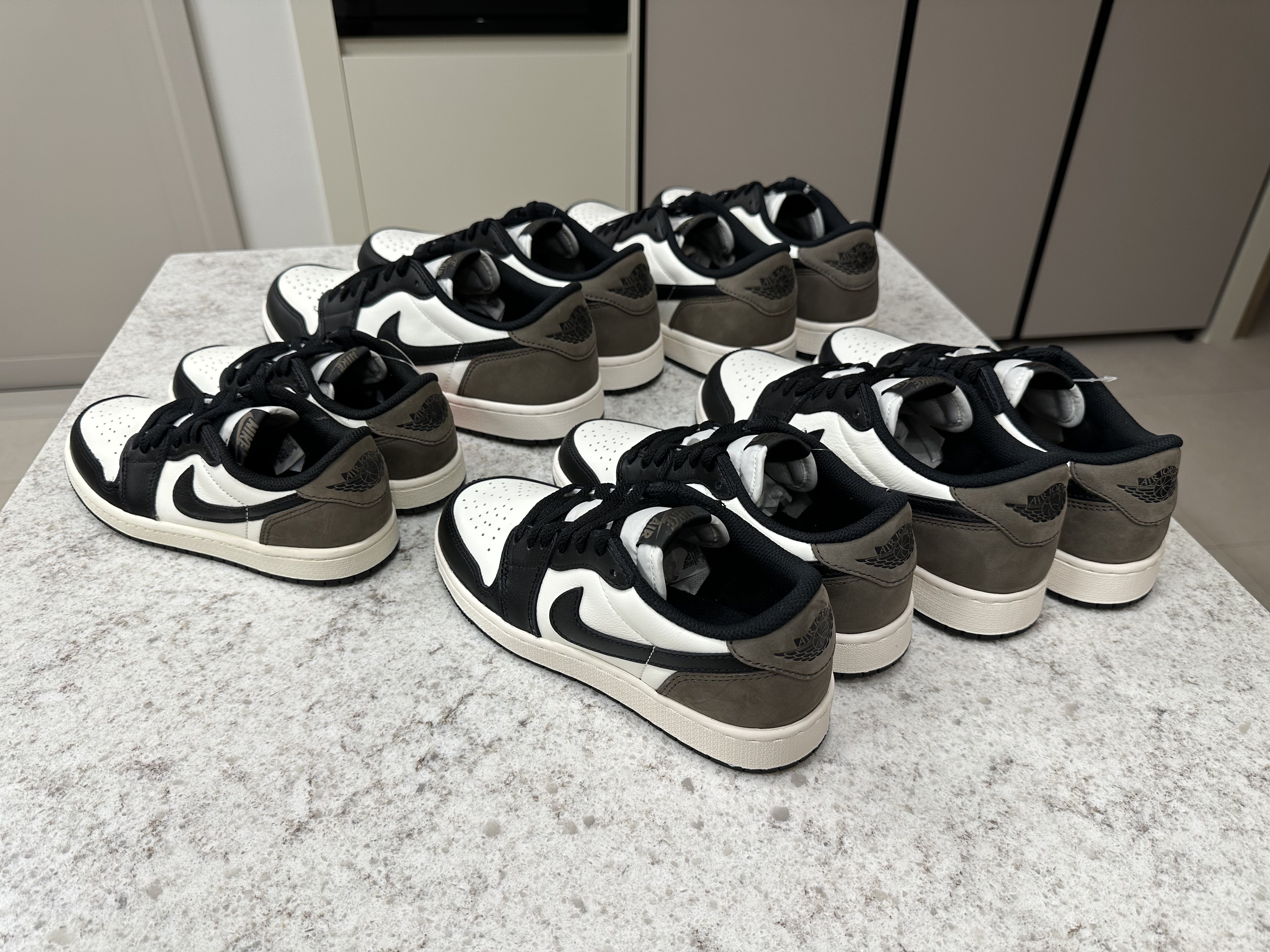 Jordan 1 Retro Low OG Mocha, (GS) Jordan 1 Retro Low OG Mocha 착용 스타일 - 2