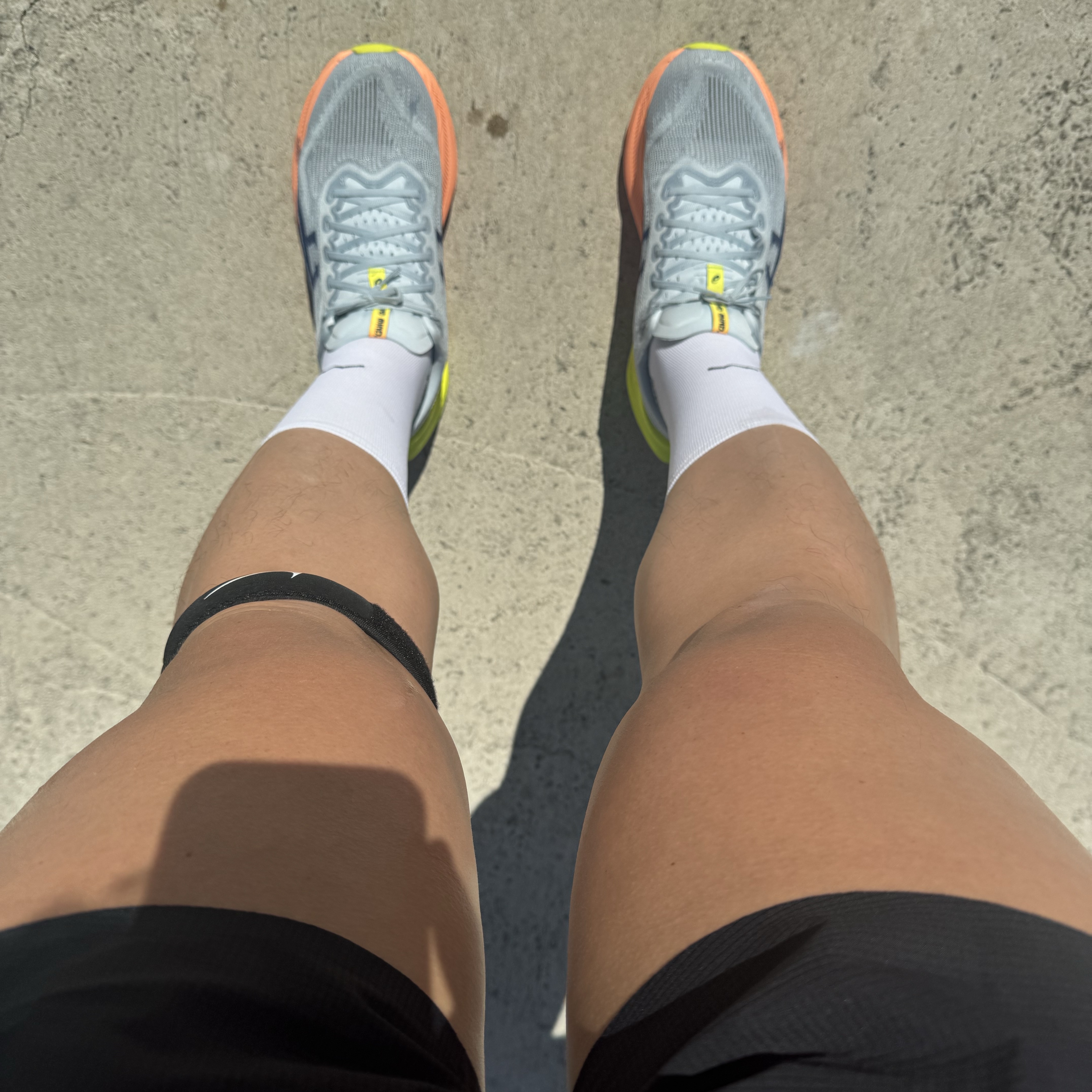 Asics Superblast 2 Paris Cool Grey Safety Yellow 착용 스타일