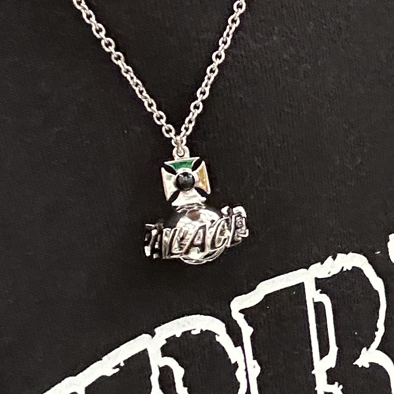 Palace x Vivienne Westwood Orb Pendant Silver - 24FW, Supreme x Corteiz Rules The World T-Shirt Black - 23FW 착용 스타일 - 2