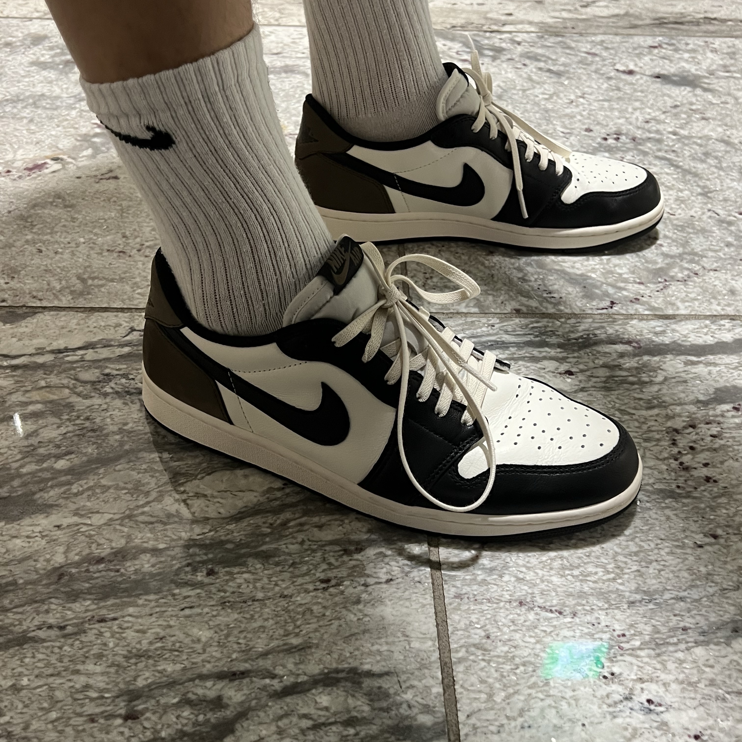 Jordan 1 Retro Low OG Mocha 착용 스타일