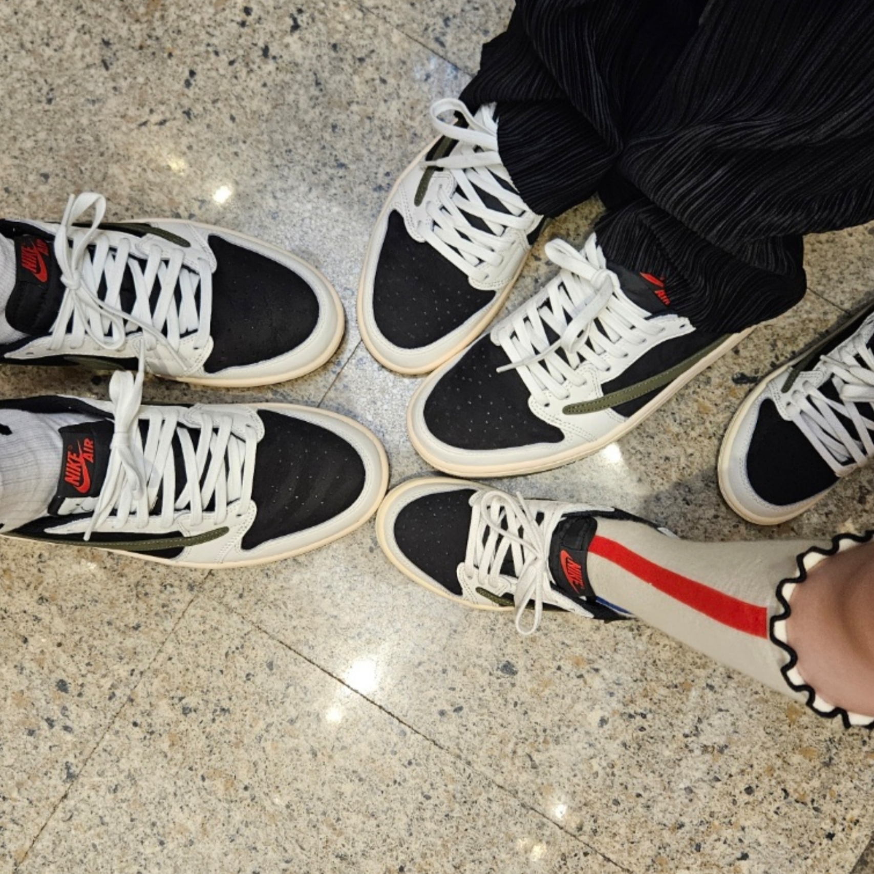 (W) Jordan 1 x Travis Scott Retro Low OG SP Medium Olive 착용 스타일